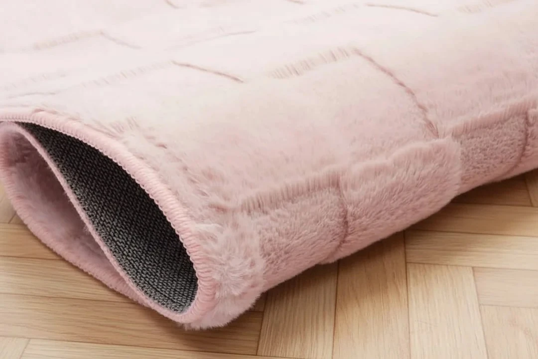 Kaydırmaz Taban Desenli Peluş Halı – Yumuşak Dokulu, Makinada Yıkanabilir, Toz Tutmaz, Modern Ev Halısı - Pudra