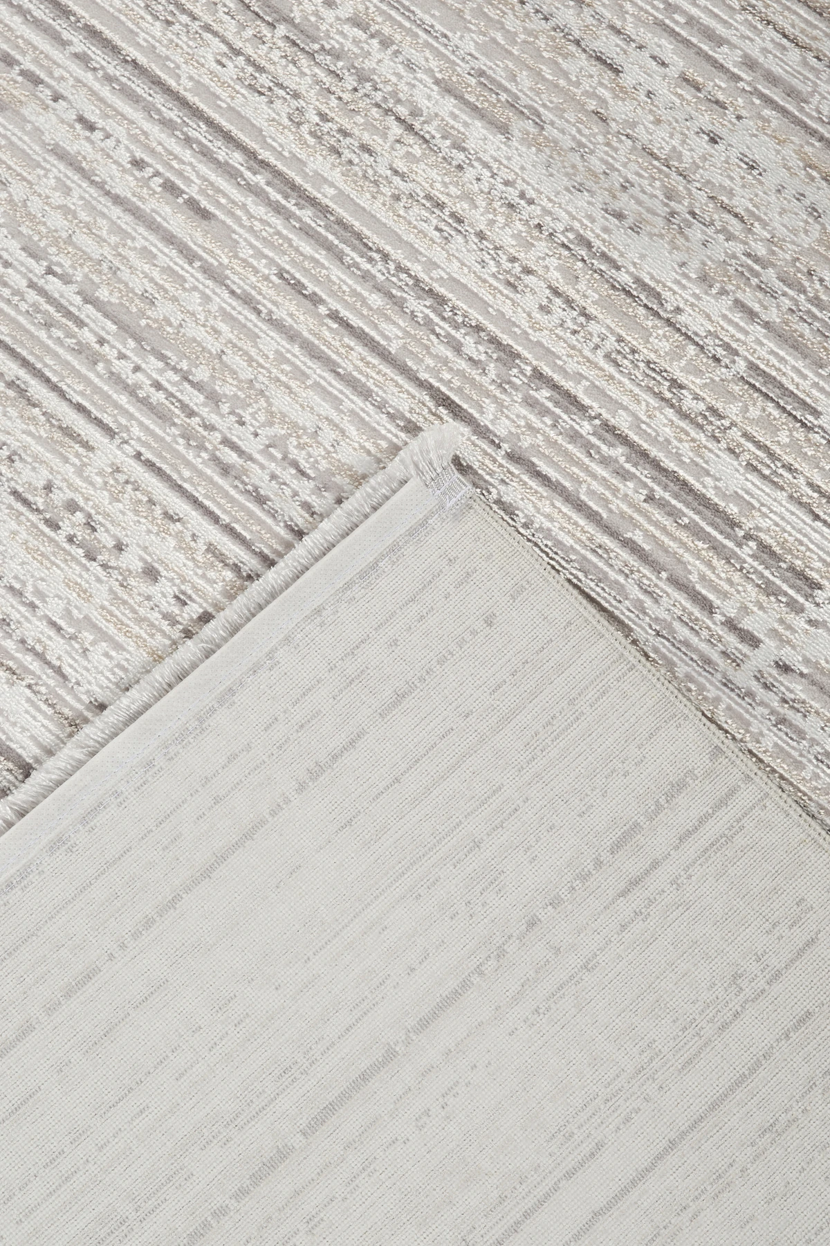 İnce Akrilik Kadife Halı – Parlak, Yumuşak Dokulu, Kaydırmaz Tabanlı, Makinada Yıkanabilir