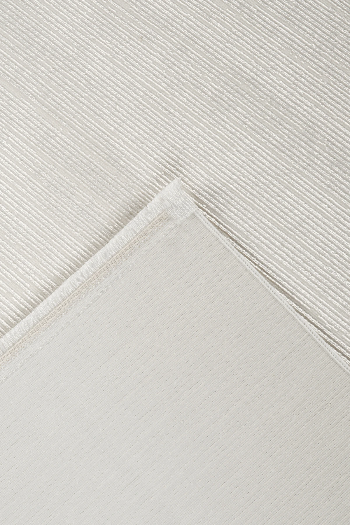 Düz ve Şık Desen, Yıkanabilir, Kaydırmaz, Toz Tutmaz Kadife Halı - Beyaz