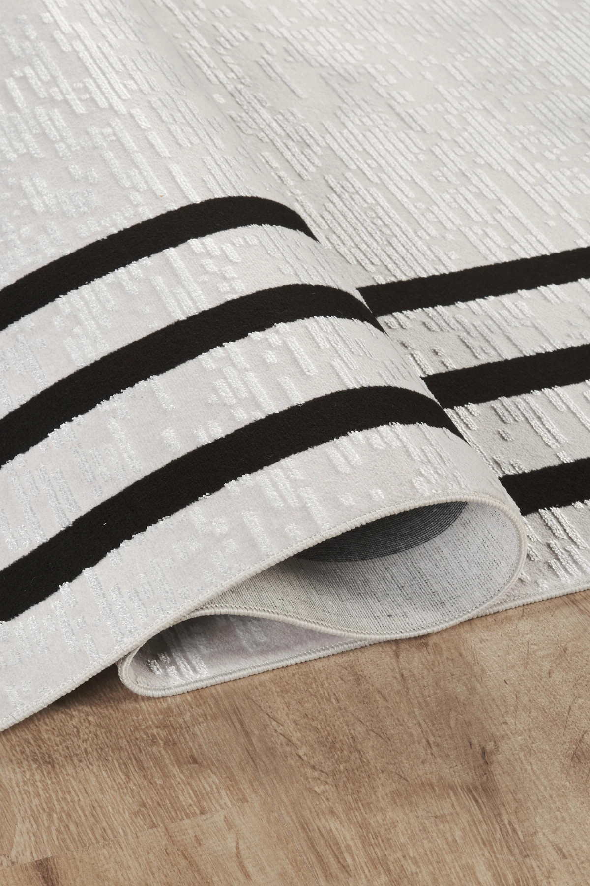 Çerçeveli Klasik Desen, Parlak Yüzey, Yıkanabilir Halı Gri-Antrasit Monza Kadife (2017) - Gri-Siyah