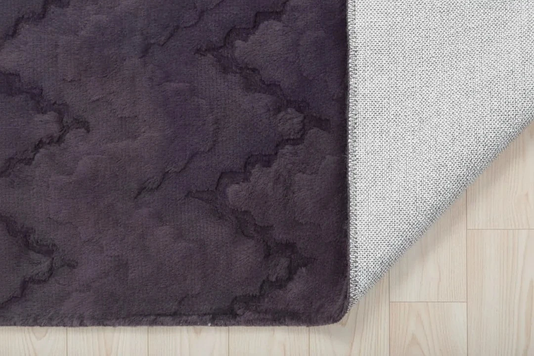 Kaydırmaz Taban Desenli Peluş Halı – Yumuşak Dokulu, Makinada Yıkanabilir, Toz Tutmaz, Modern Ev Halısı