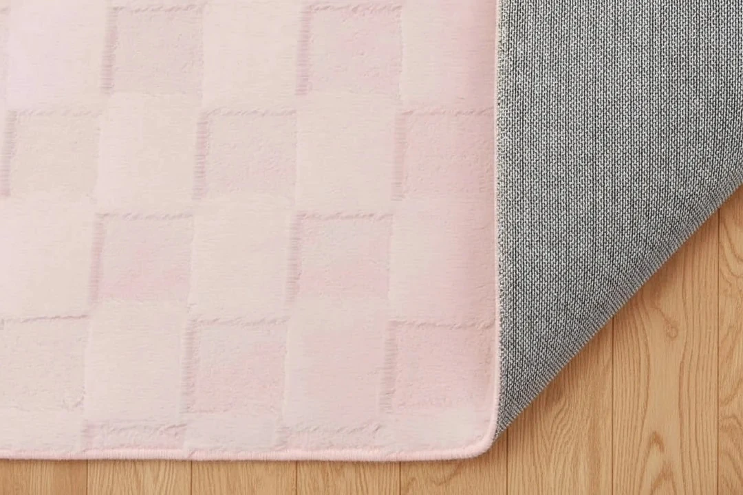 Kaydırmaz Taban Desenli Peluş Halı – Yumuşak Dokulu, Makinada Yıkanabilir, Toz Tutmaz, Modern Ev Halısı - Pudra