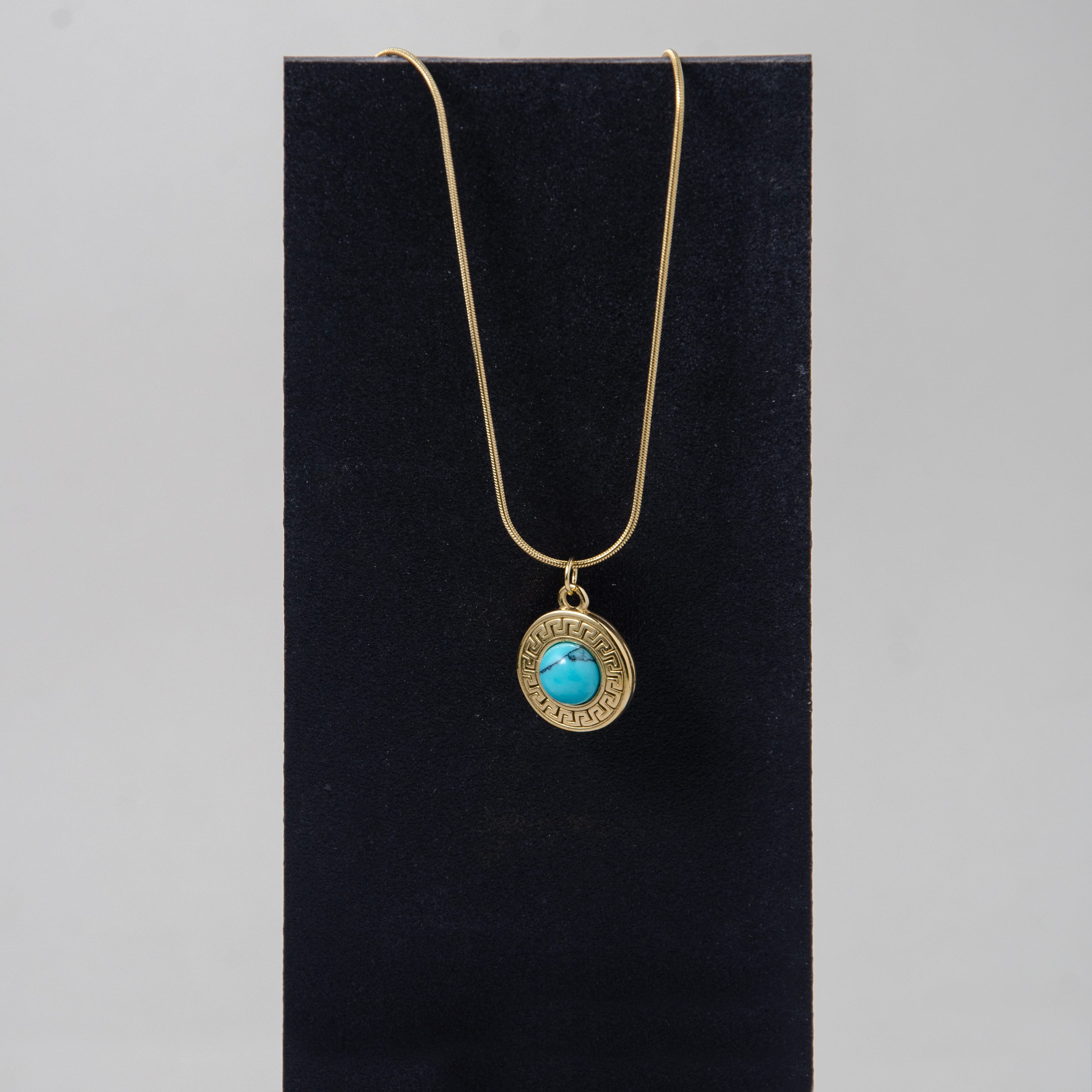 Çelik Turkuaz Taşlı Yuvarlak Kolye - Antik Şıklığın Modern Yorumu