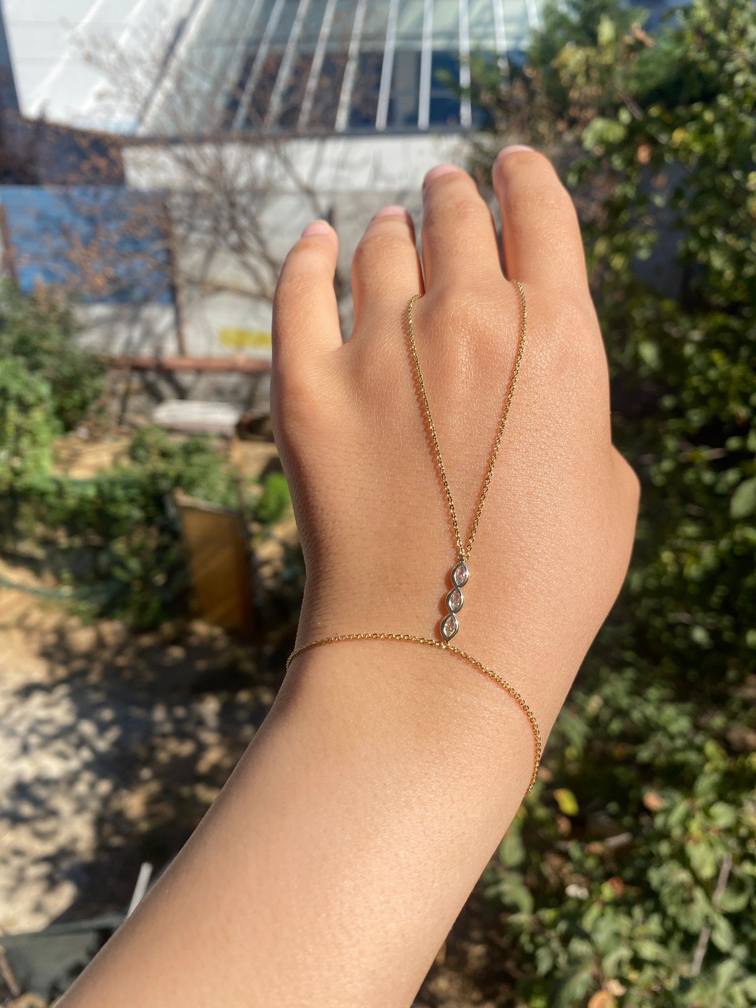 Altın Kaplama Üç Mekik Taşlı Şahmeran - Minimalist Zarafet