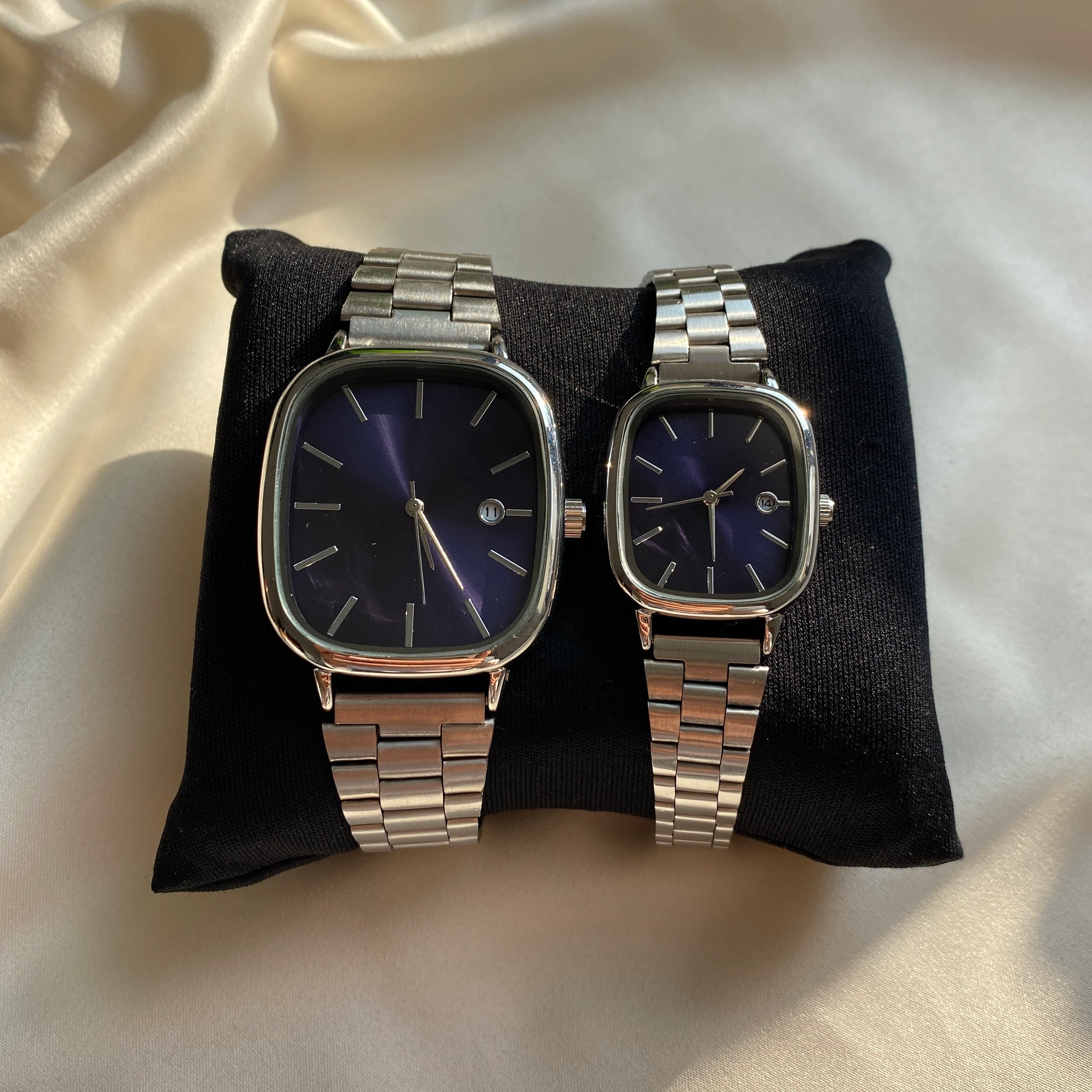 Lacivert Kadran Gümüş Metal Takvimli Çift Saati 