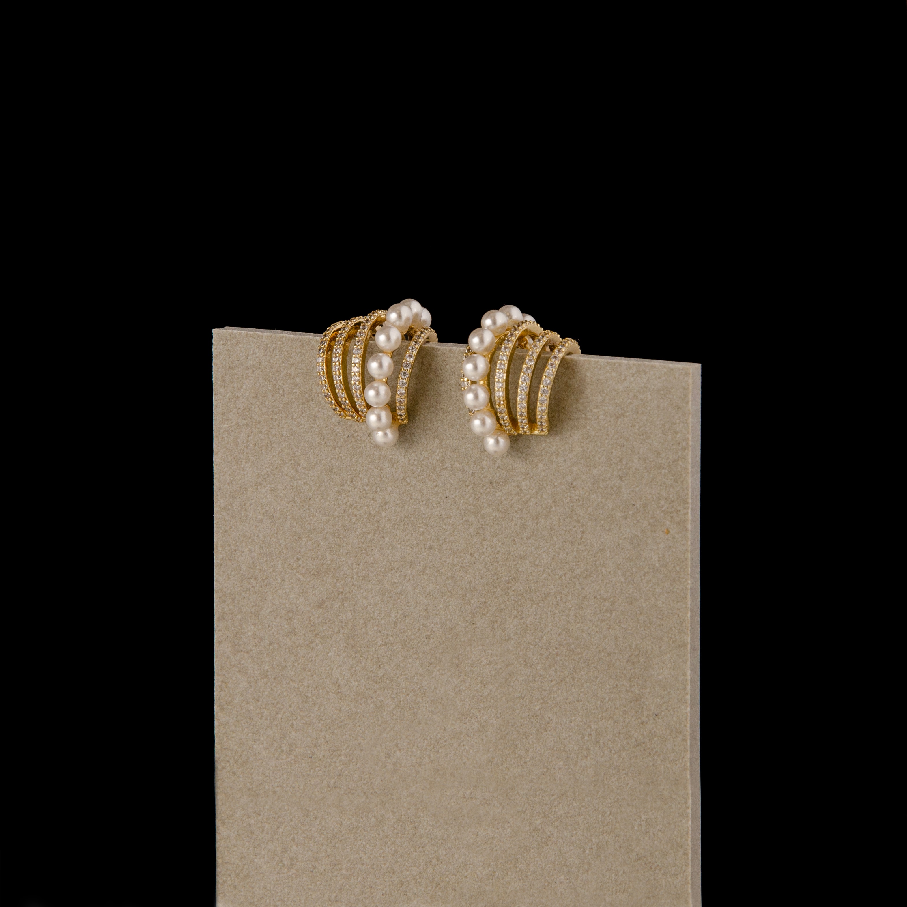 Xuping Altın Kaplama İncili ve Taşlı Çok Sıralı Ear Cuff Küpe - Görkemli ve Modern