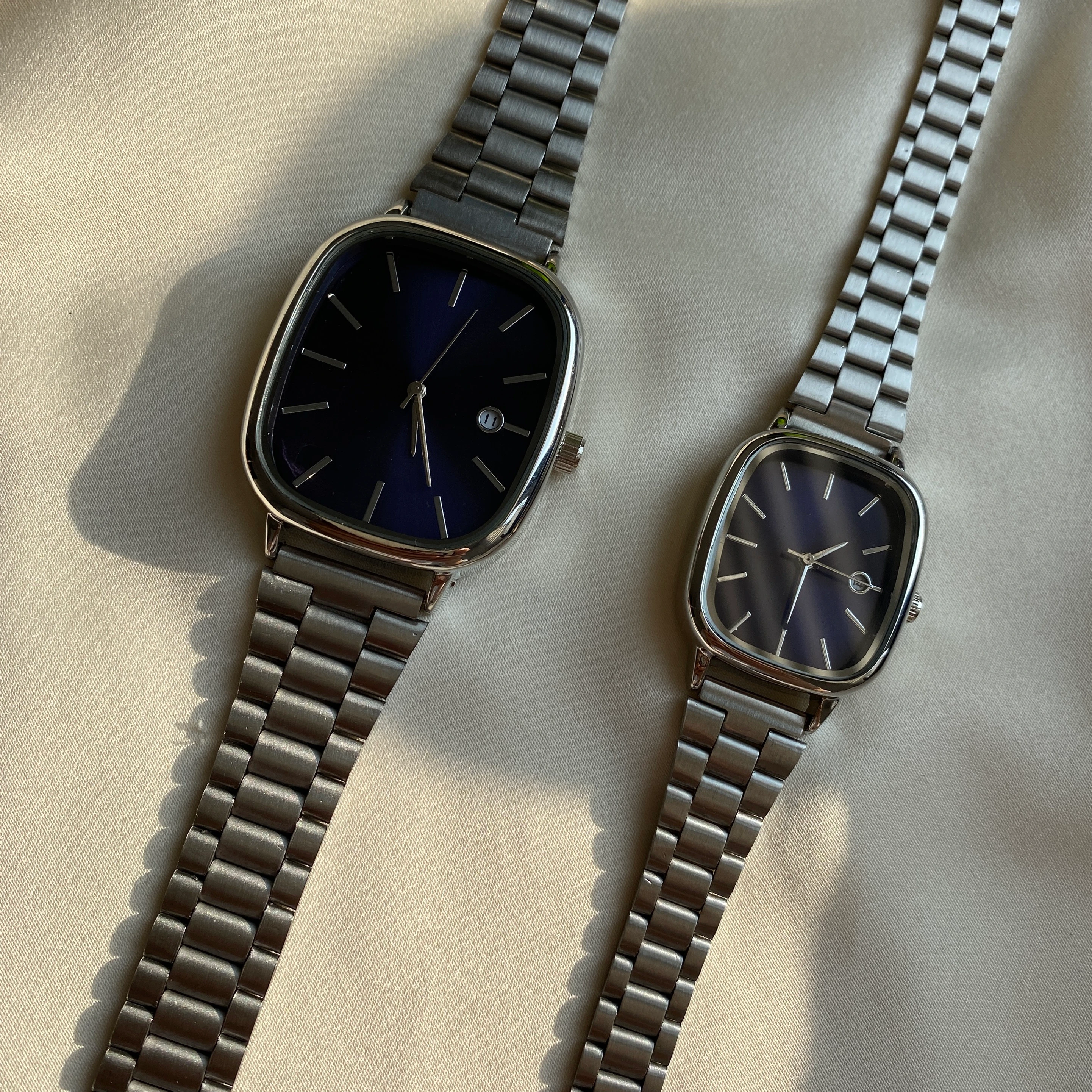 Lacivert Kadran Gümüş Metal Takvimli Çift Saati 