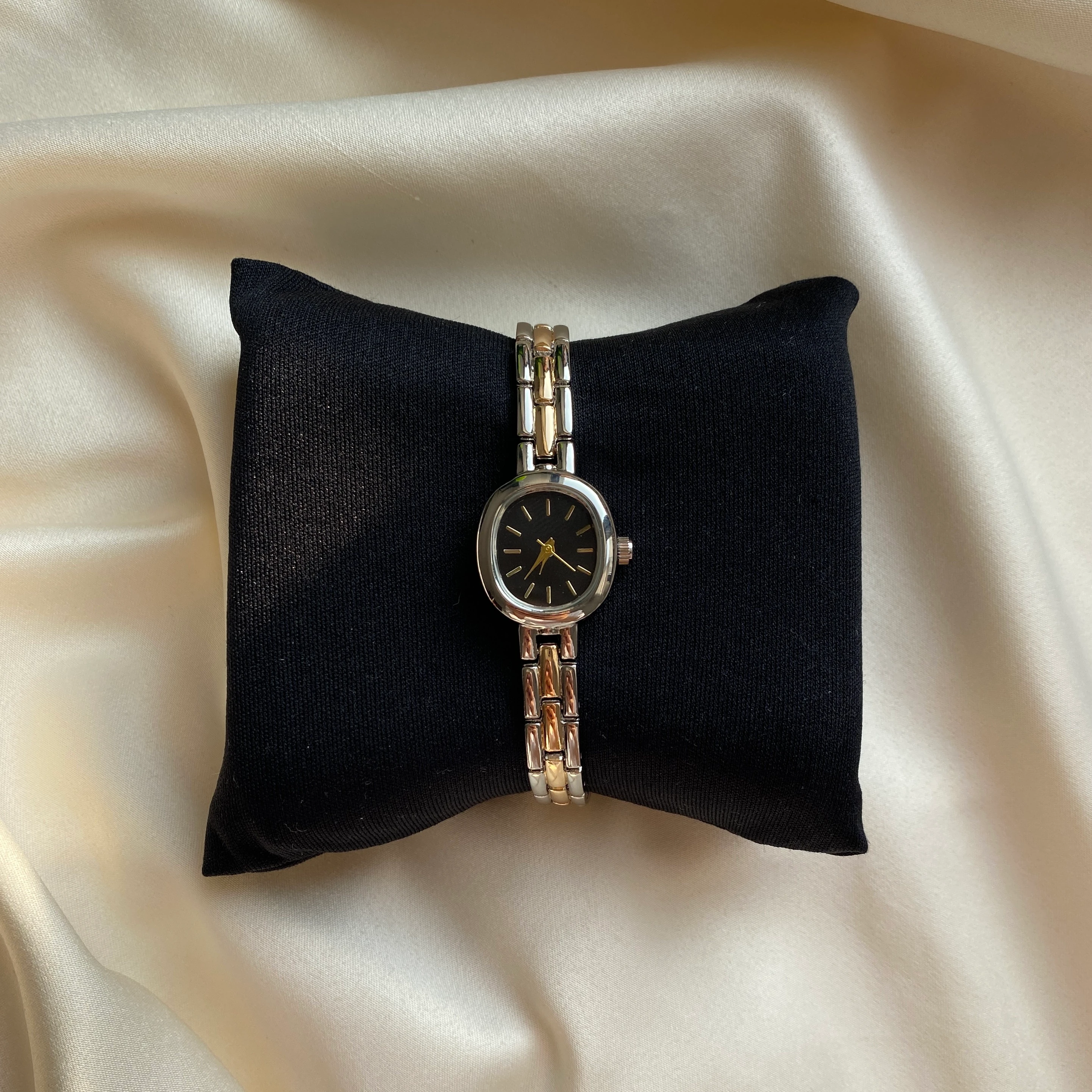 Gümüş ve Altın Detaylı Çelik Kordon Kadın Saati