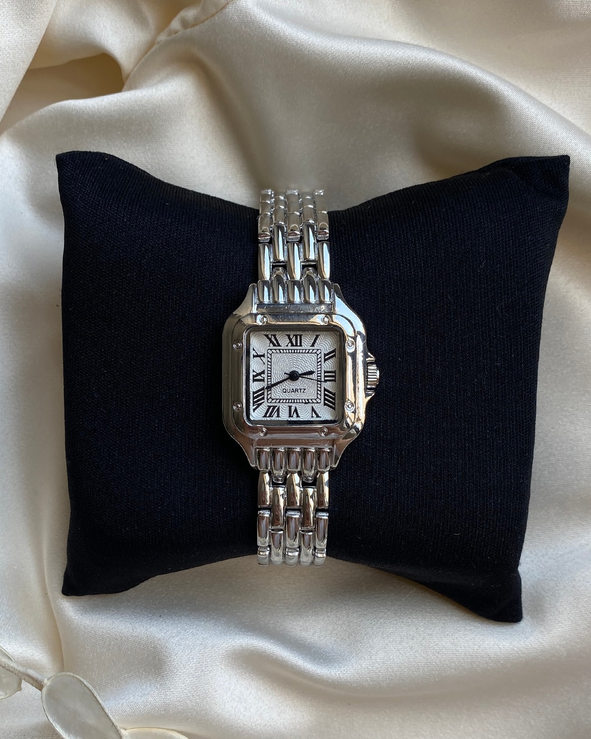 Gümüş Rengi Romen Rakamlı Minimalist Kadın Saati