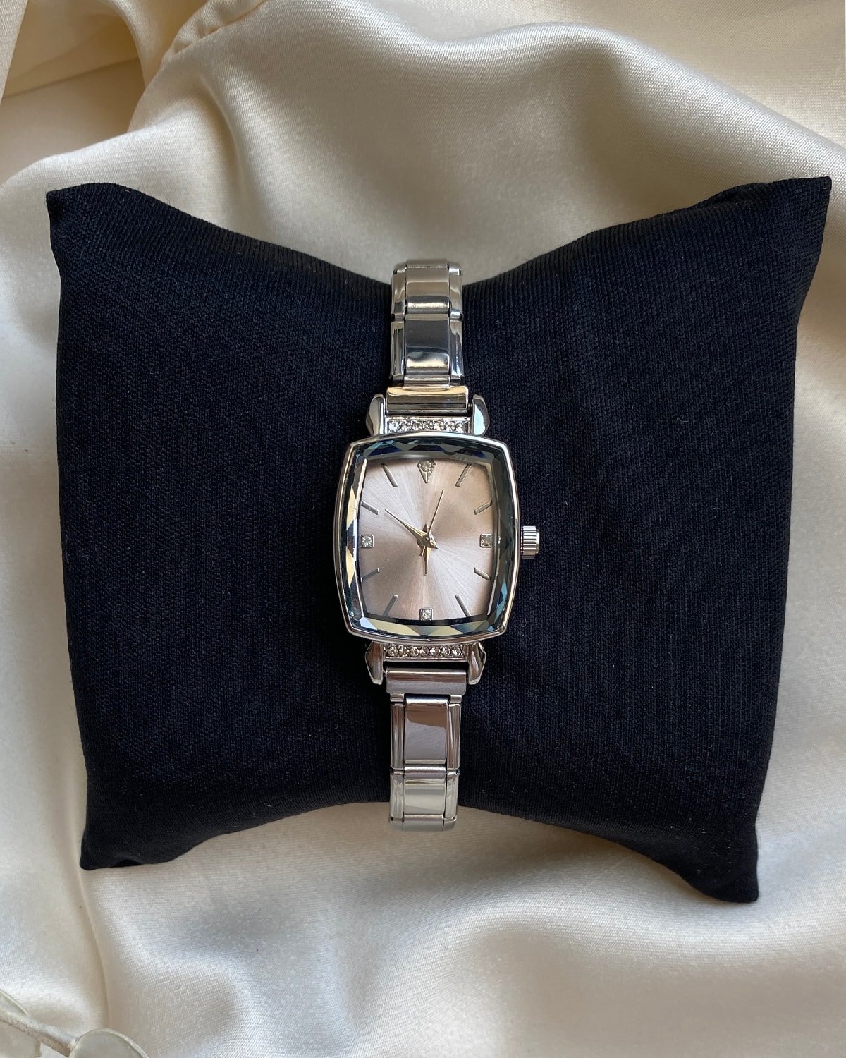 Toz Pembe Kadran Gümüş Renk Taşlı Çelik Kordon Kadın Saati