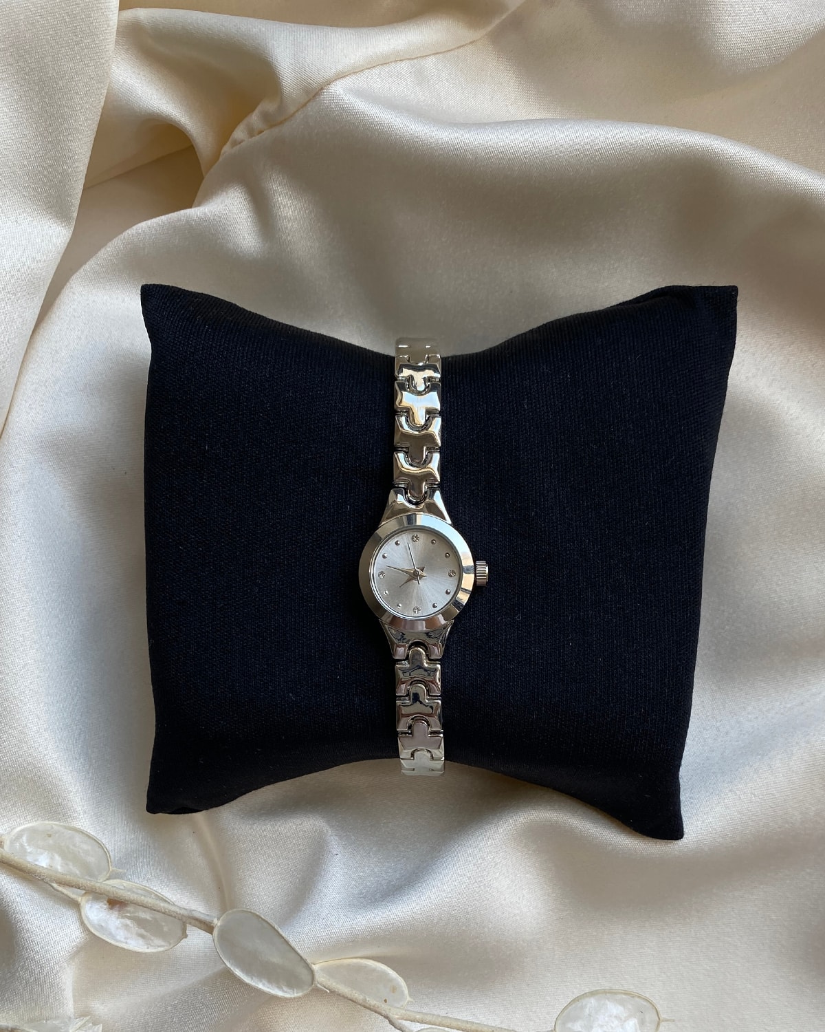 Gümüş Renk Zincir Kordon Taş Detaylı Kadın Saati