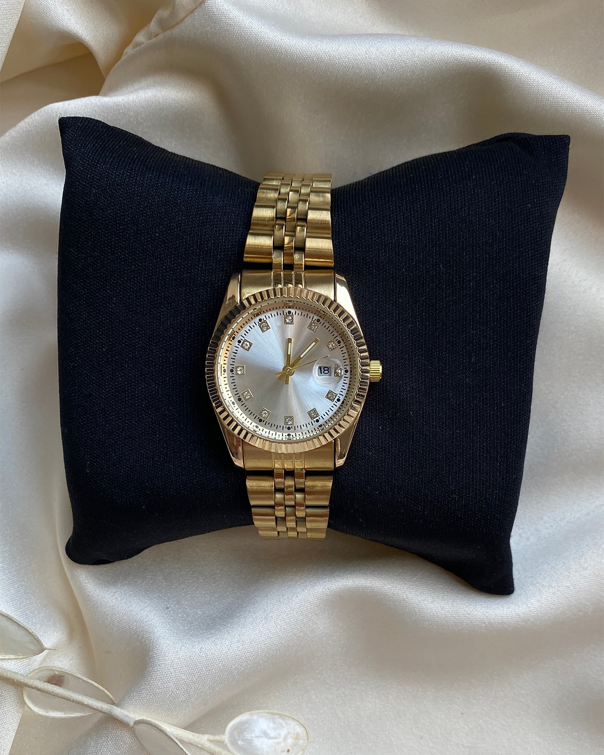 Altın Rengi Taş Detaylı Takvimli Çelik Kordon Kadın Saati