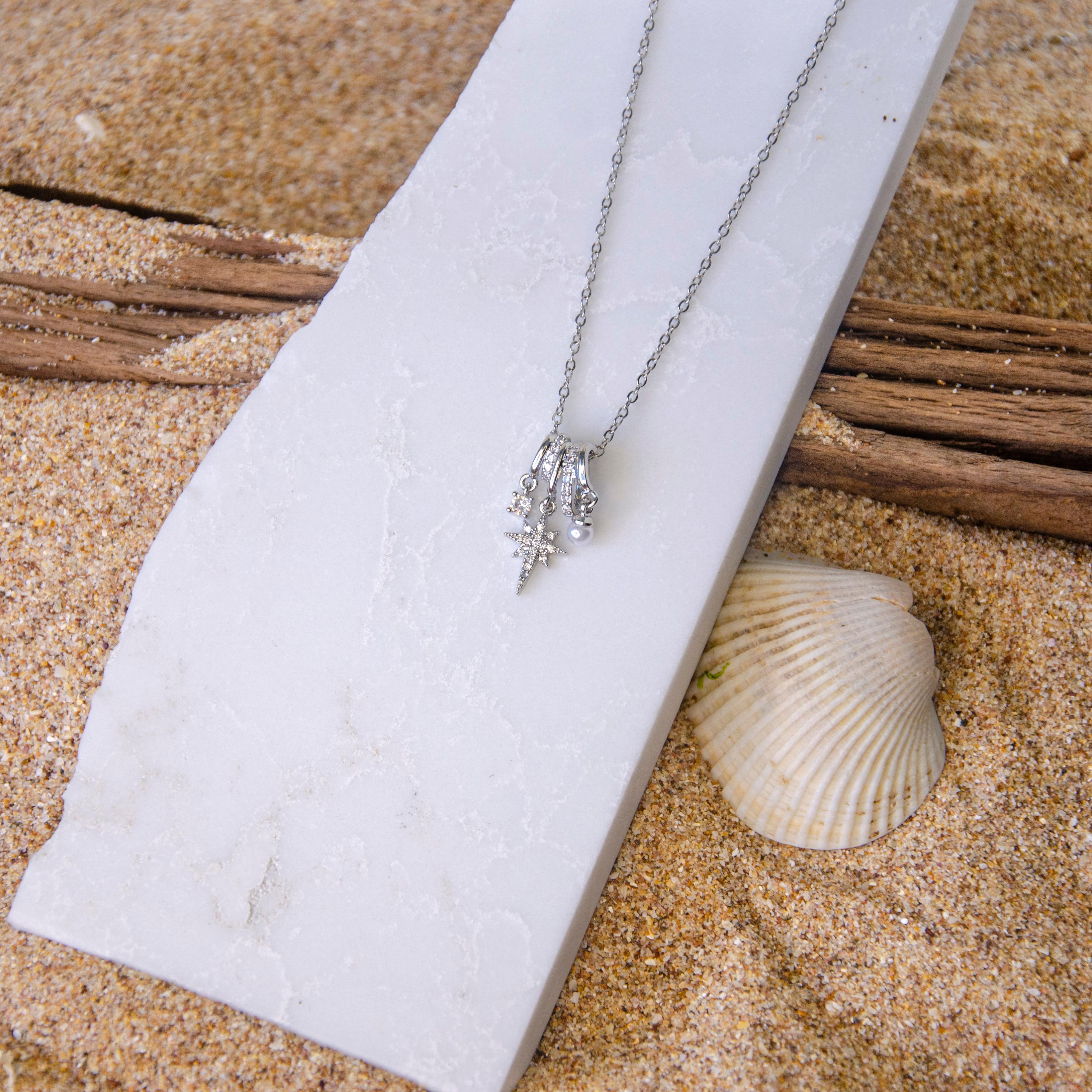 Işıltılı Charm Detaylı Çelik Kolye