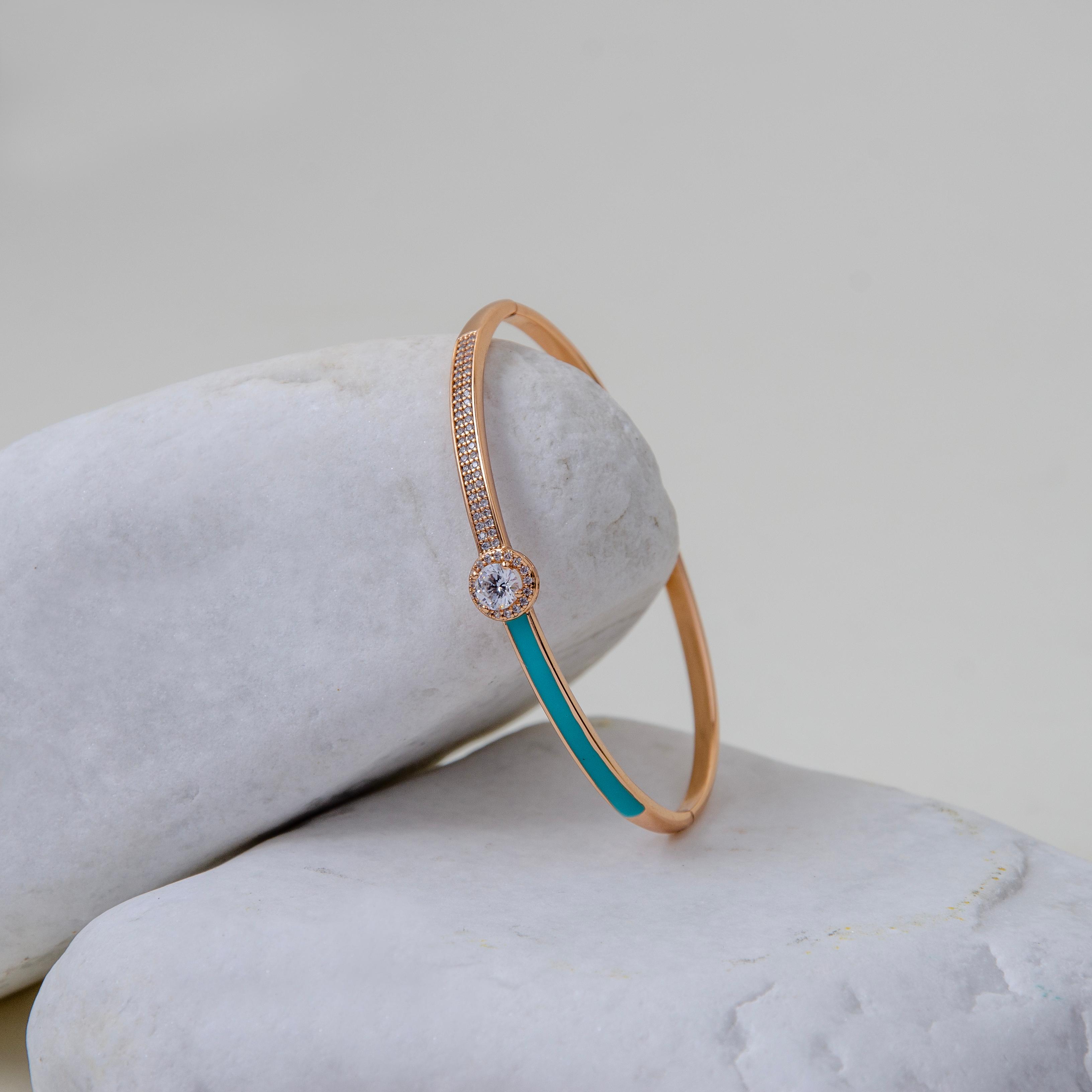 Xuping Rose Gold Rengi Turkuaz Mineli ve Taşlı Kelepçe Bileklik - Modern ve Canlı