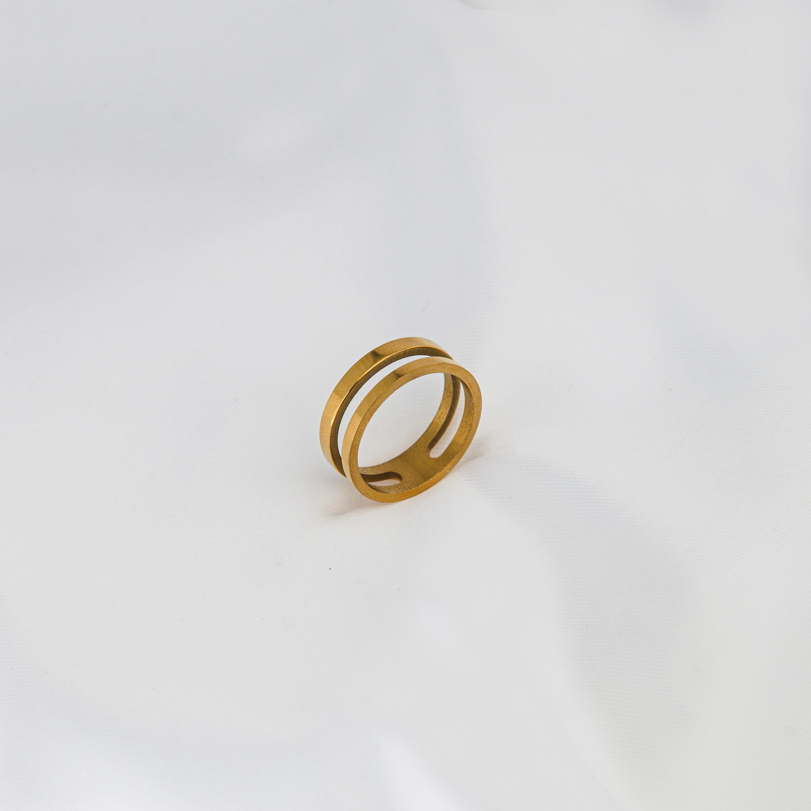 Çift Halka Detaylı Altın Tonu Çelik Yüzük - Minimalist ve Modern