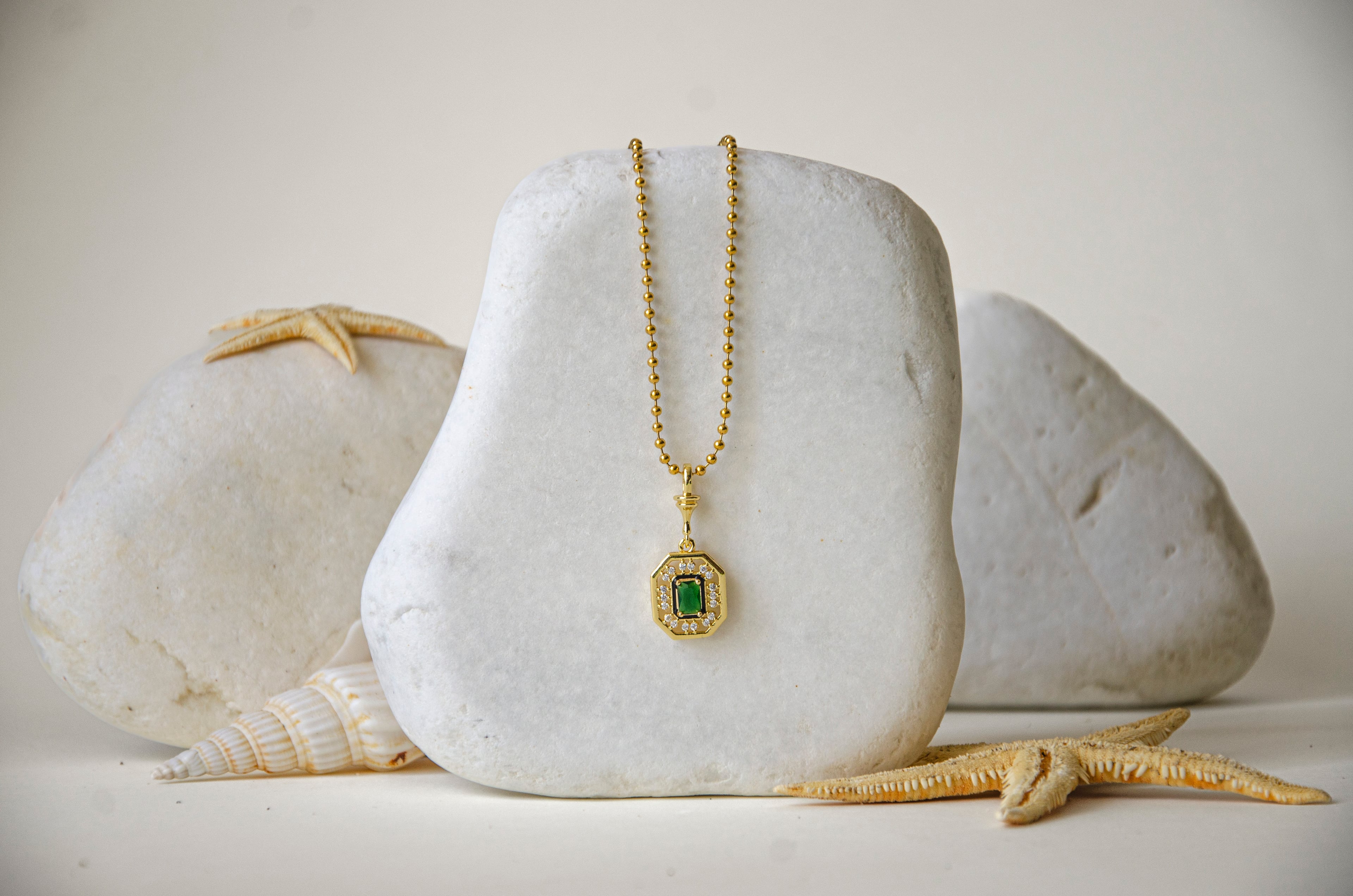 Zümrüt Yeşil Taşlı Çelik Kolye