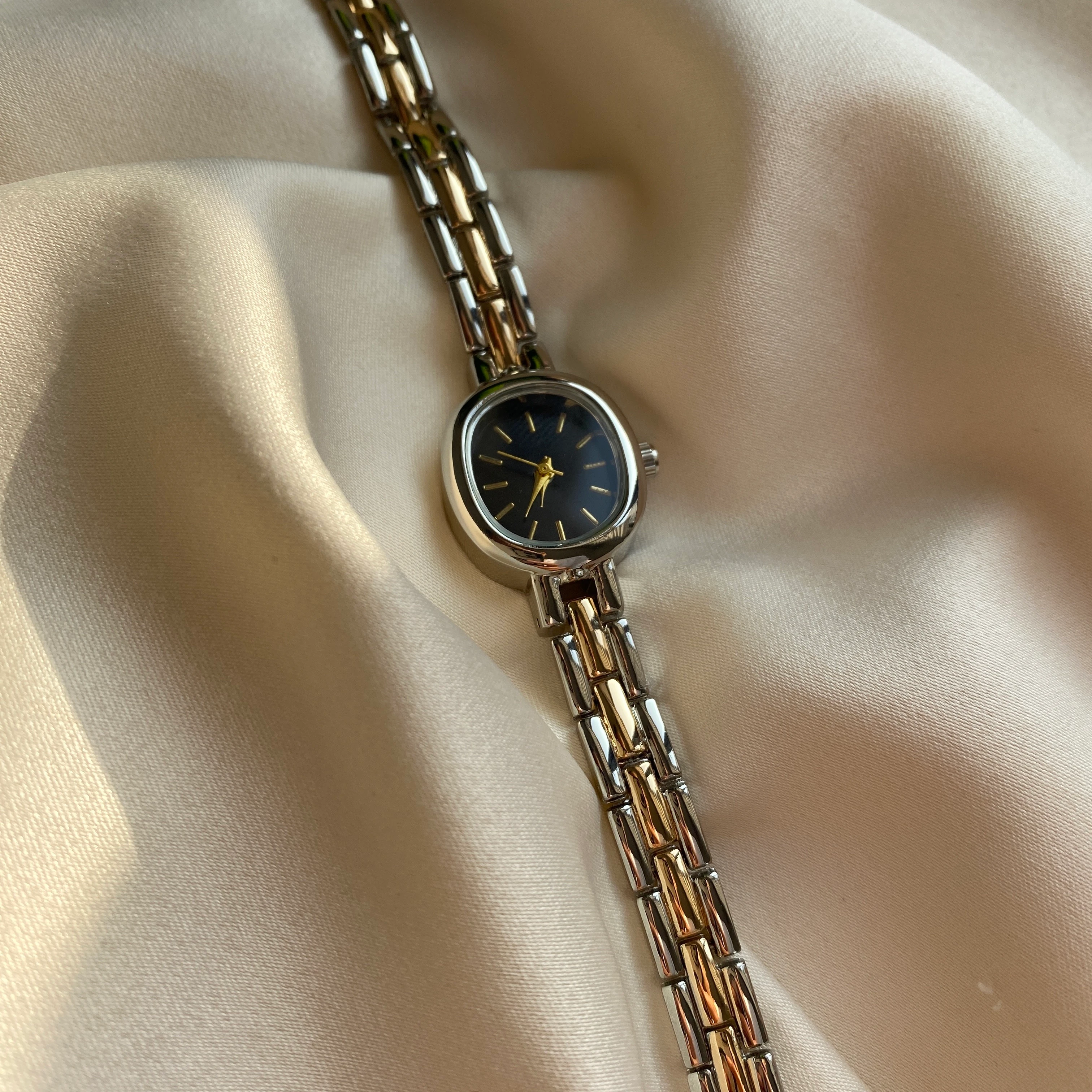 Gümüş ve Altın Detaylı Çelik Kordon Kadın Saati