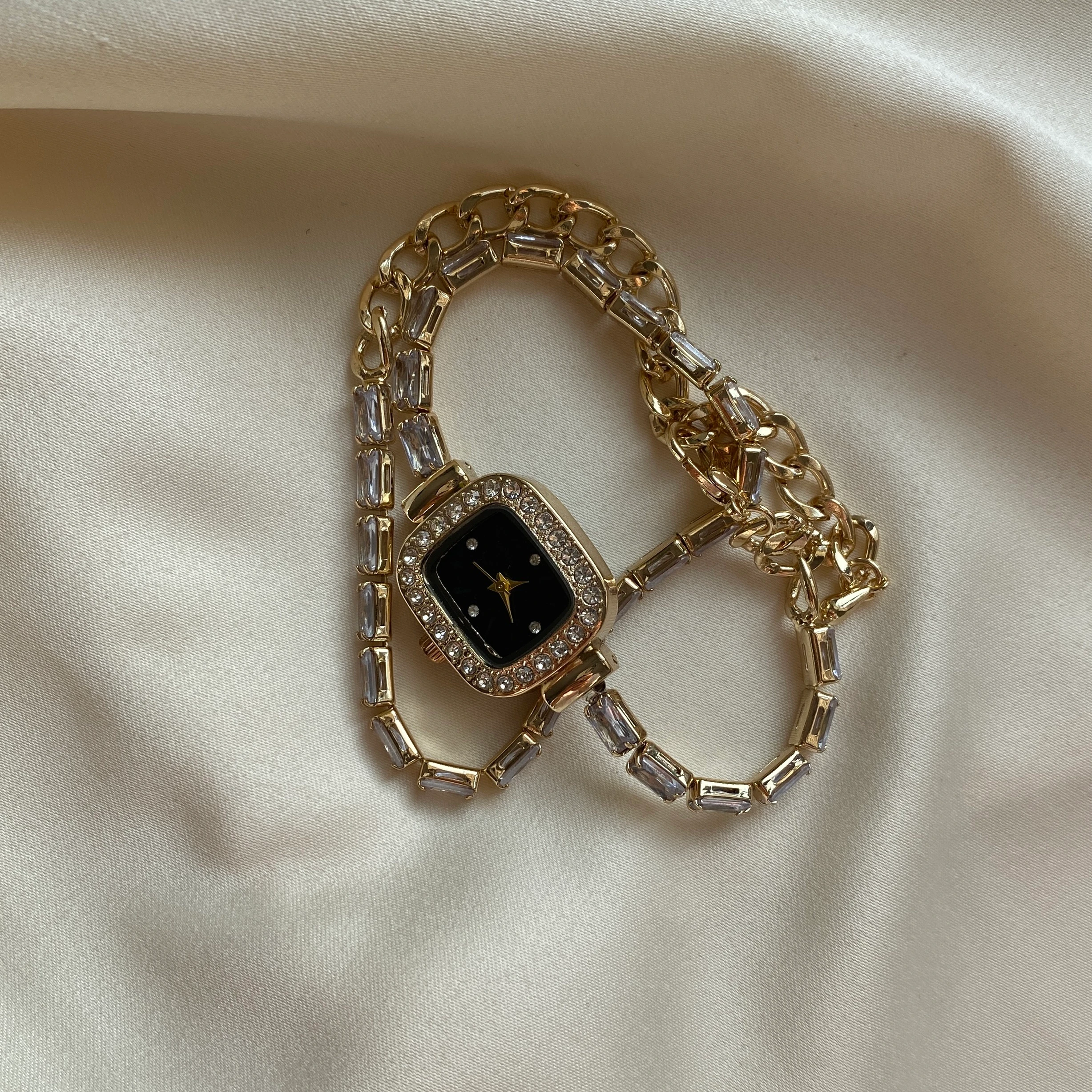 Taşlı Kare Kadranlı Bileklik Saat