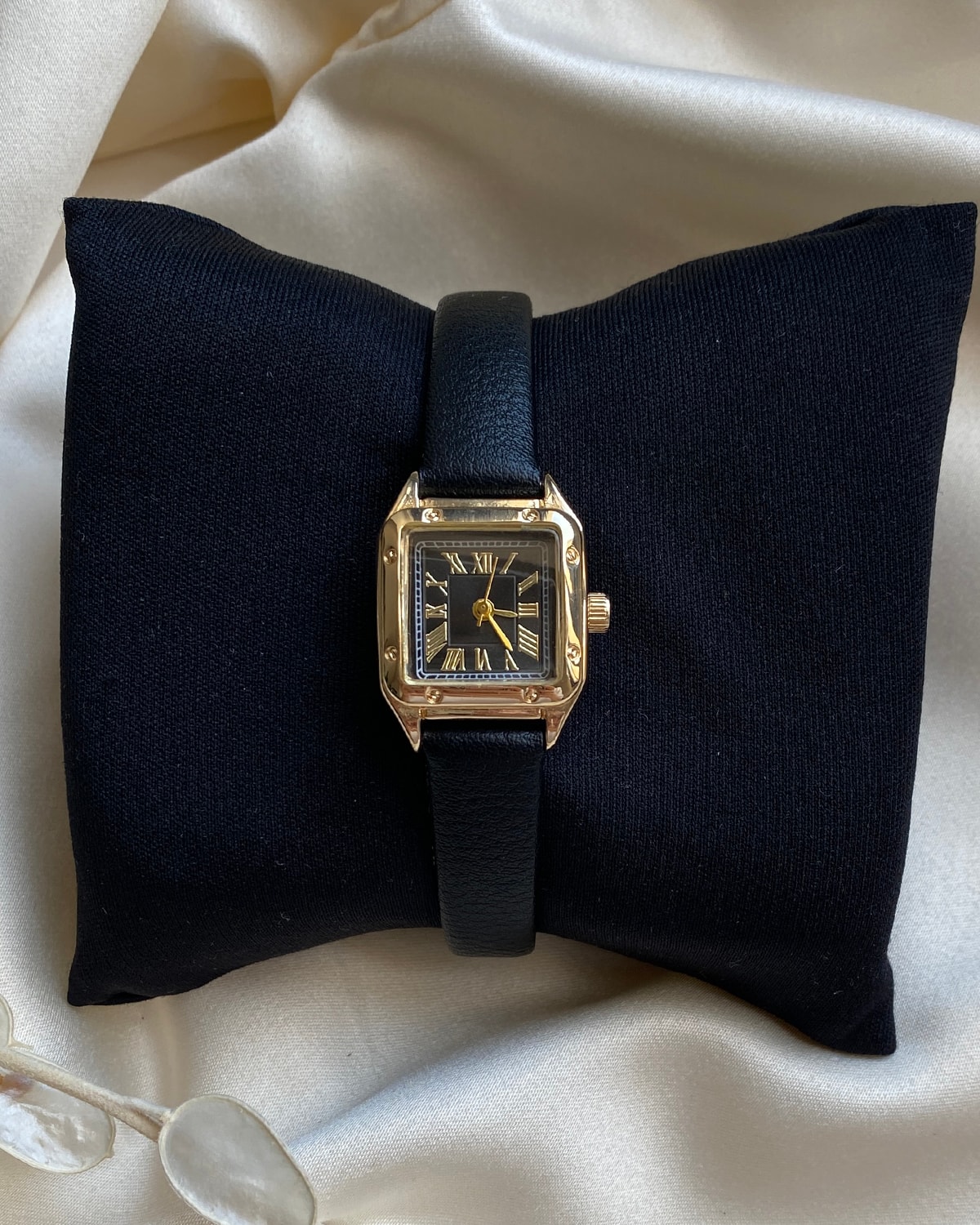 Altın Rengi Romen Rakamlı Deri Kordon Kadın Saati