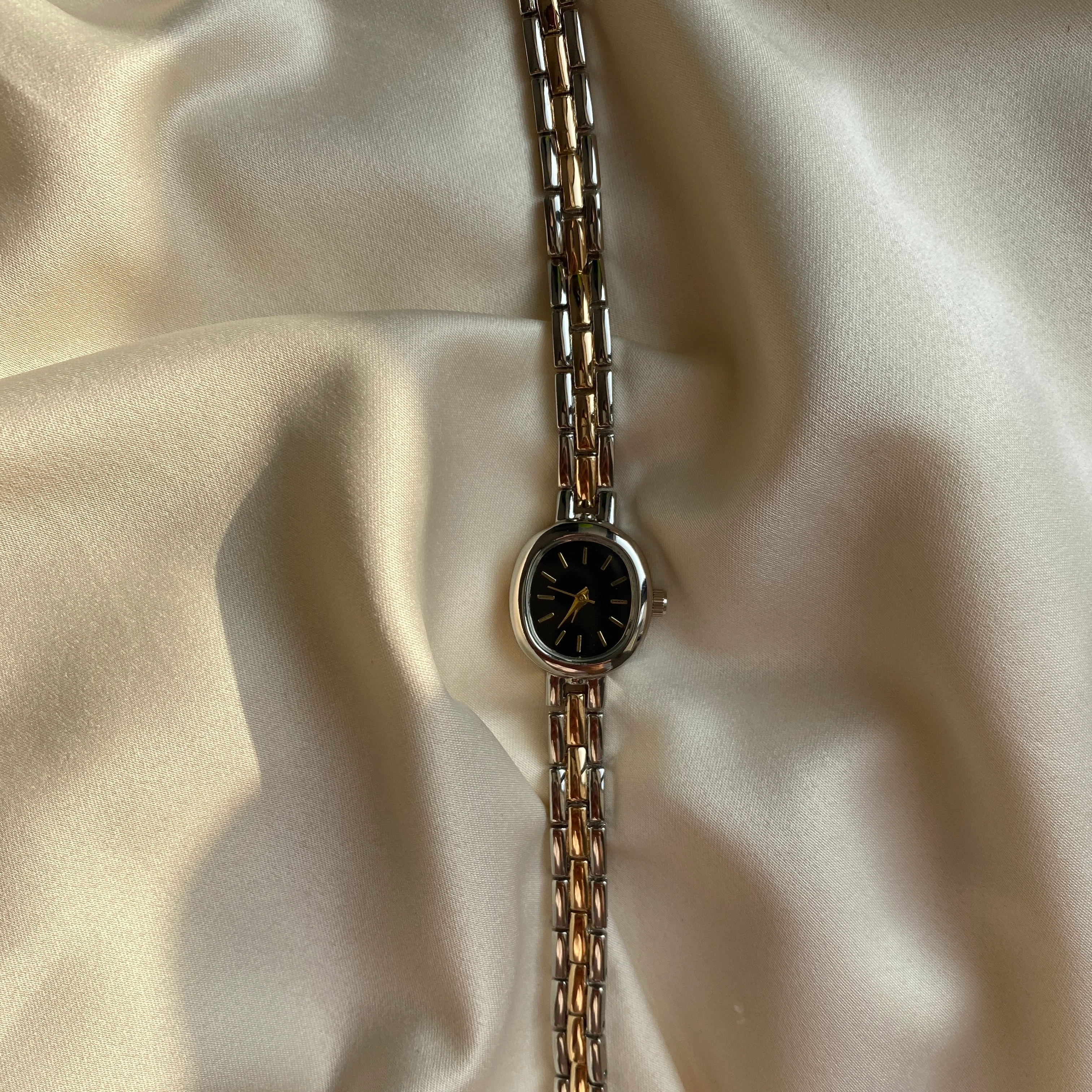 Gümüş ve Altın Detaylı Çelik Kordon Kadın Saati