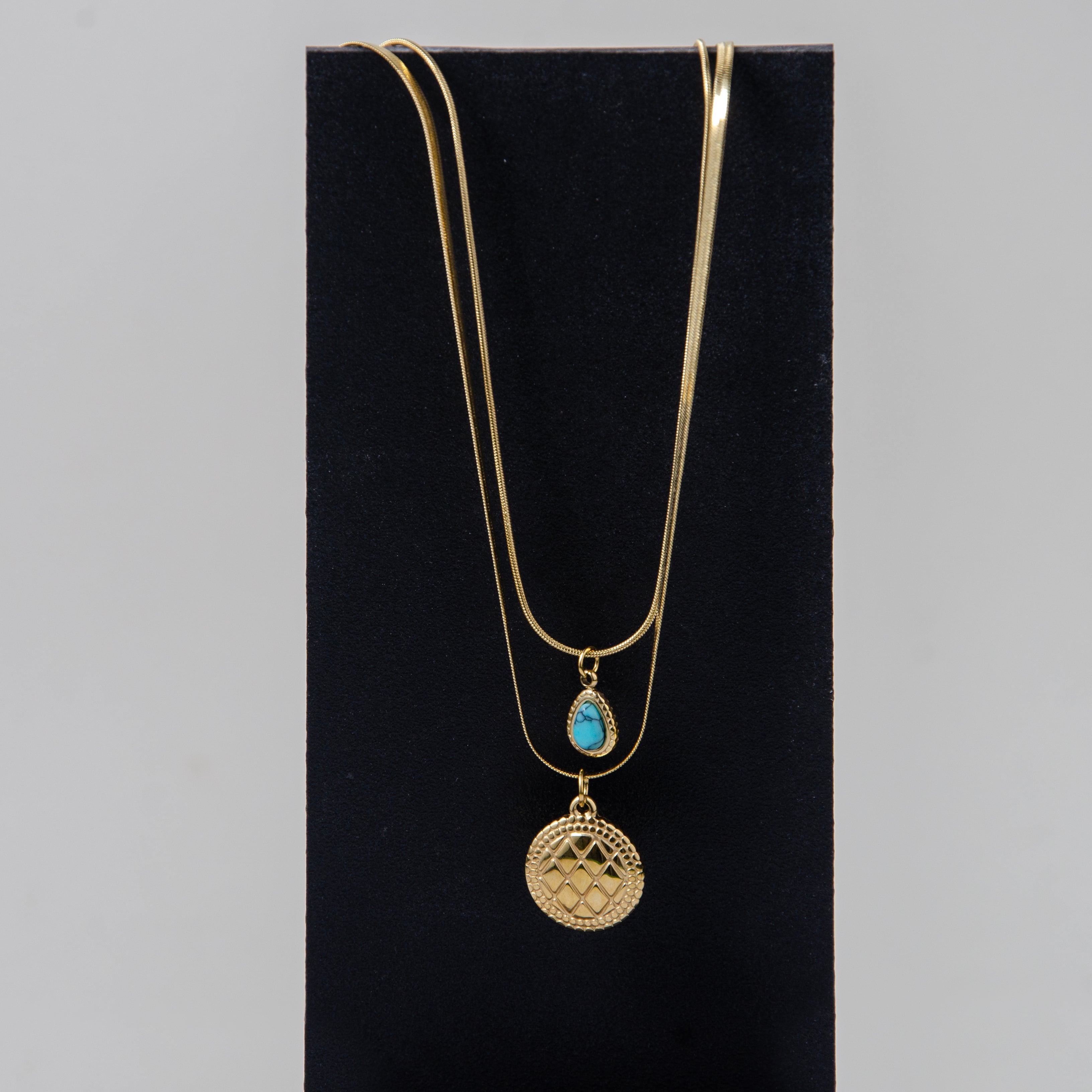 Altın Tonu Çok Katlı Kolye - Mavi Damla Taşlı ve Yuvarlak Plaka Uçlu