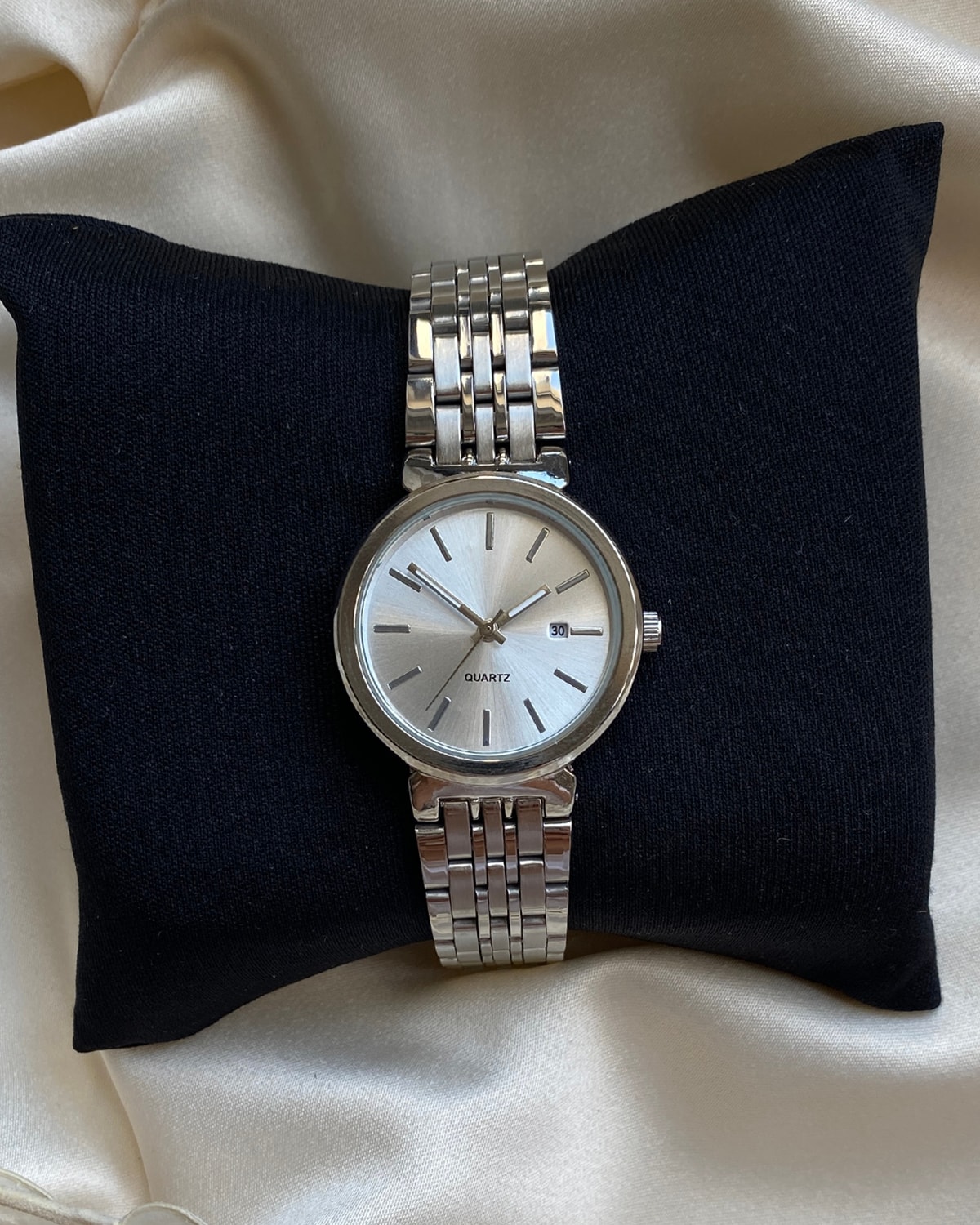 Gümüş Renk Takvimli Minimalist Kadın Saati