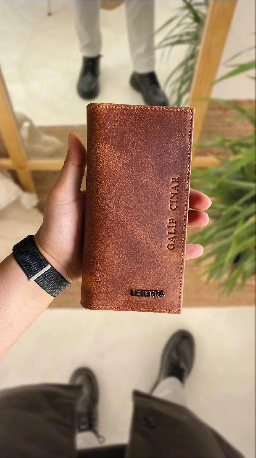 HAKİKİ DERİ MIKNATISLI TELEFON BÖLMELİ CÜZDAN - Crazy Taba