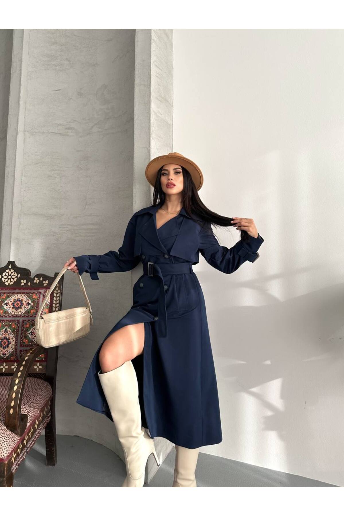 Kemer Detaylı Çift Düğmeli Trençkot