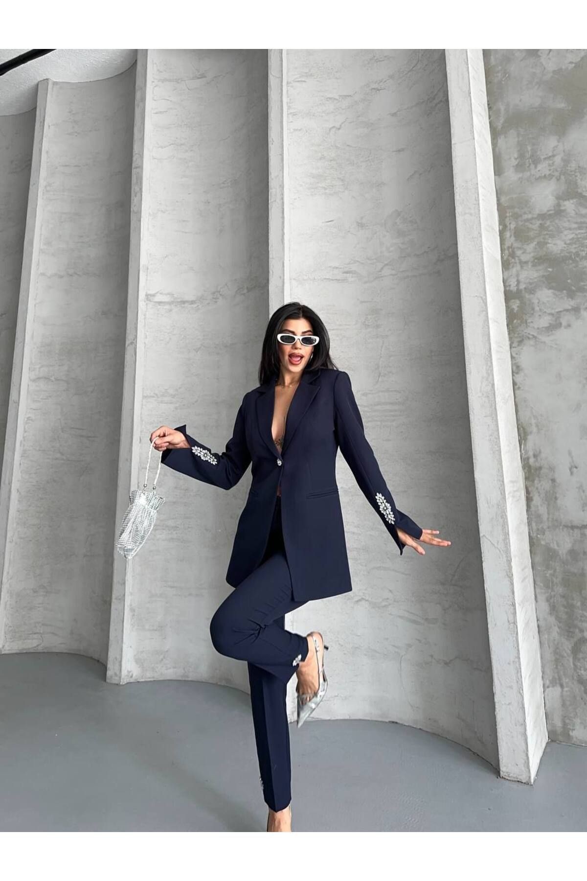 Taş Detaylı Boru Paça Blazer Ceket Pantolon Takım