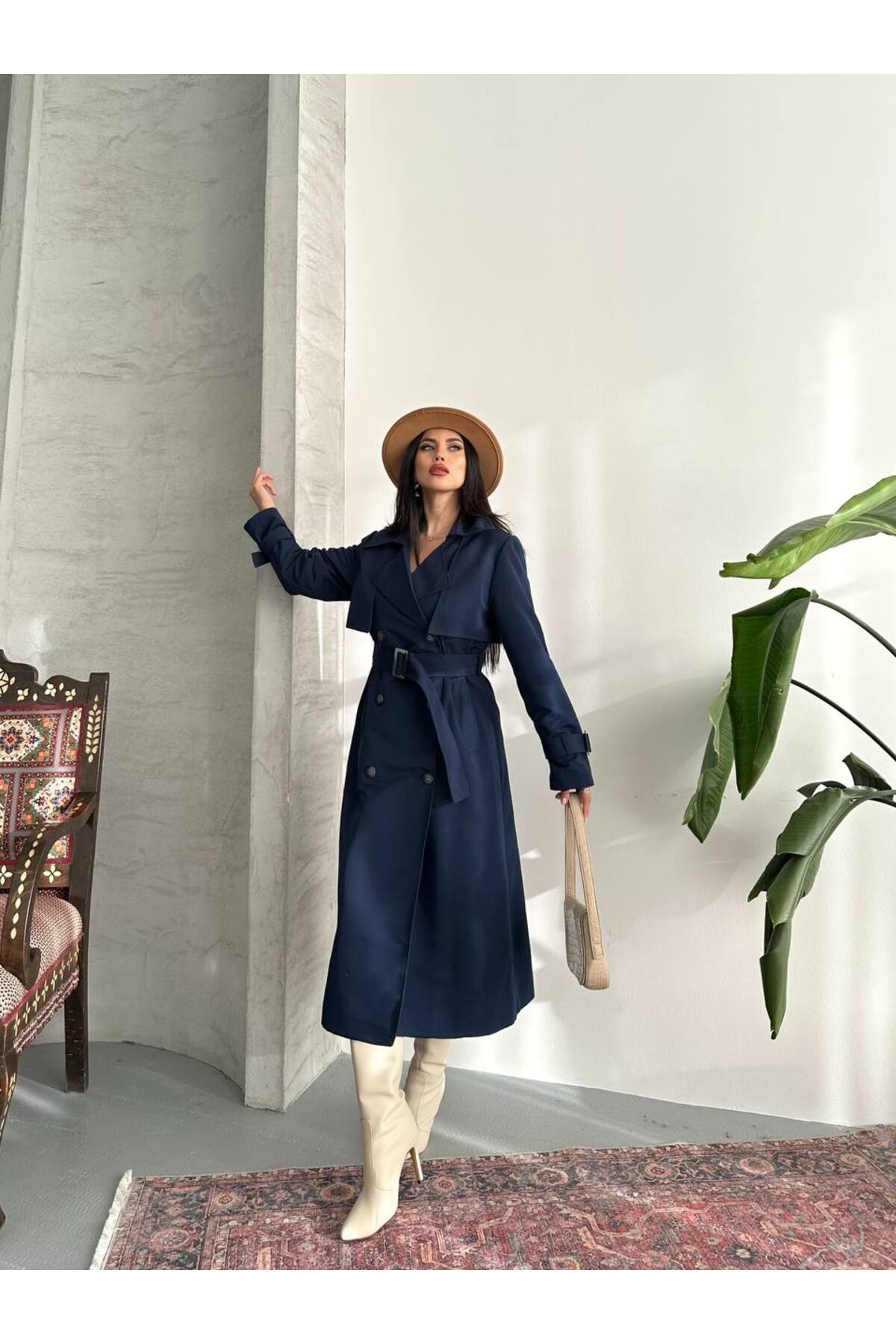 Kemer Detaylı Çift Düğmeli Trençkot