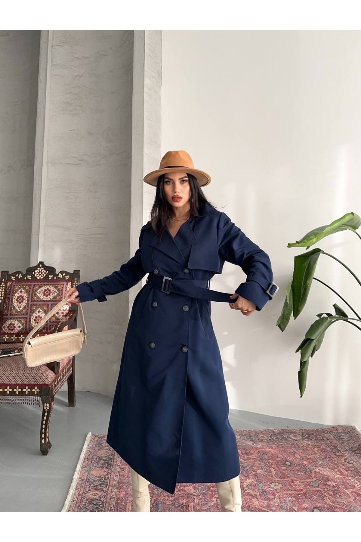 Kemer Detaylı Çift Düğmeli Trençkot