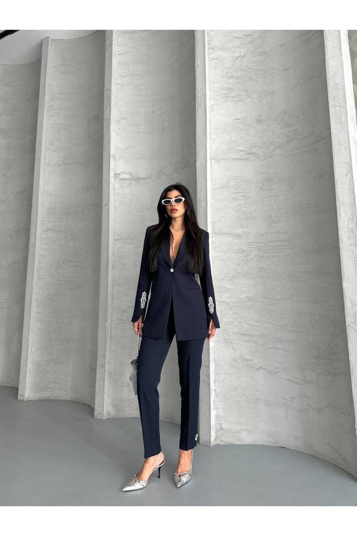 Taş Detaylı Boru Paça Blazer Ceket Pantolon Takım