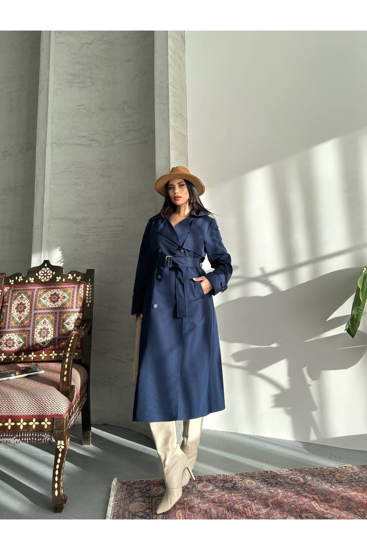 Kemer Detaylı Çift Düğmeli Trençkot