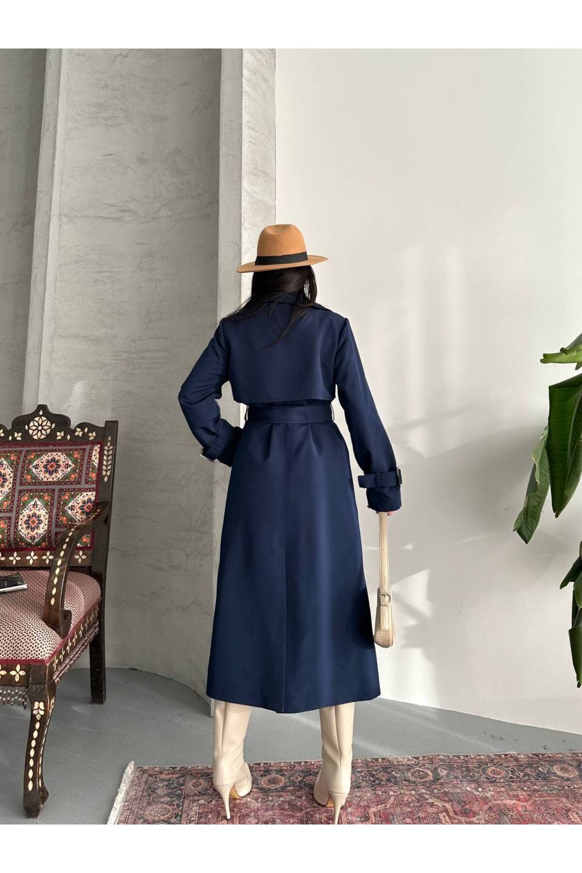 Kemer Detaylı Çift Düğmeli Trençkot