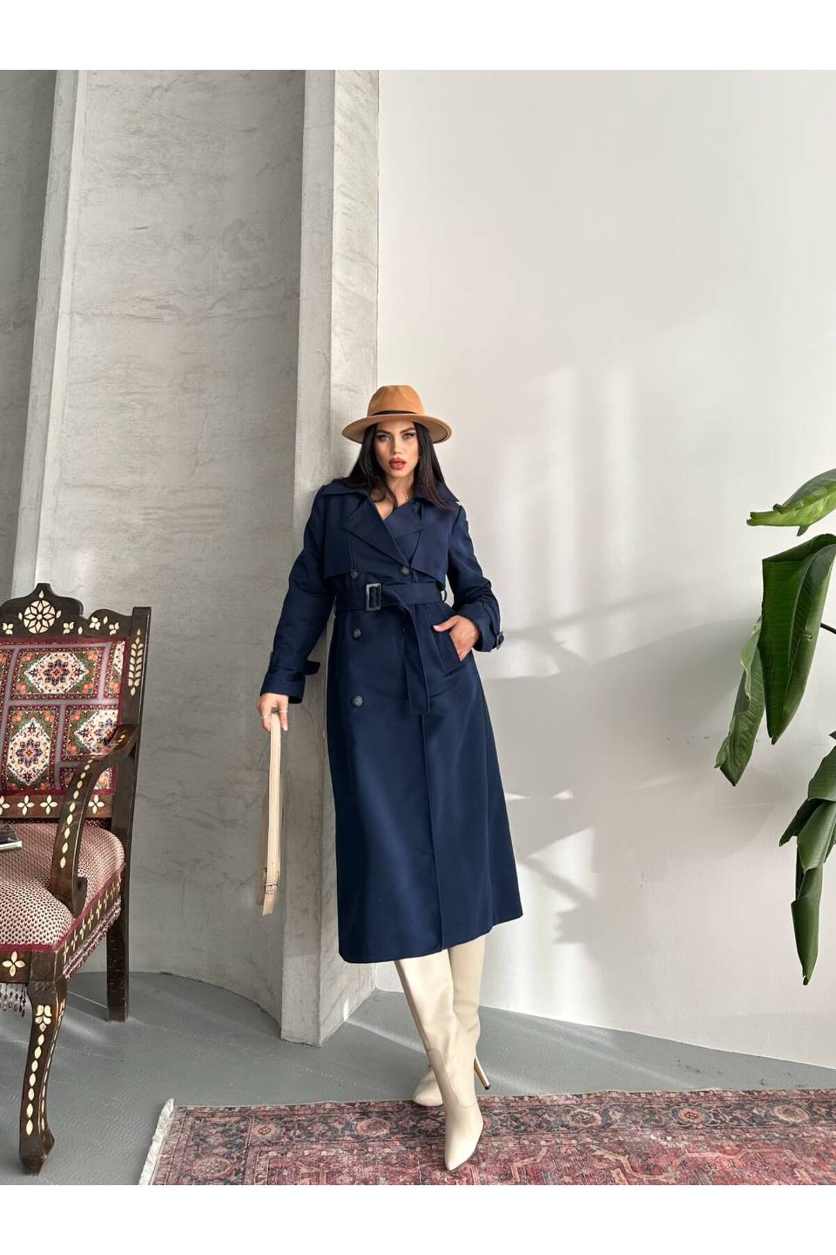 Kemer Detaylı Çift Düğmeli Trençkot