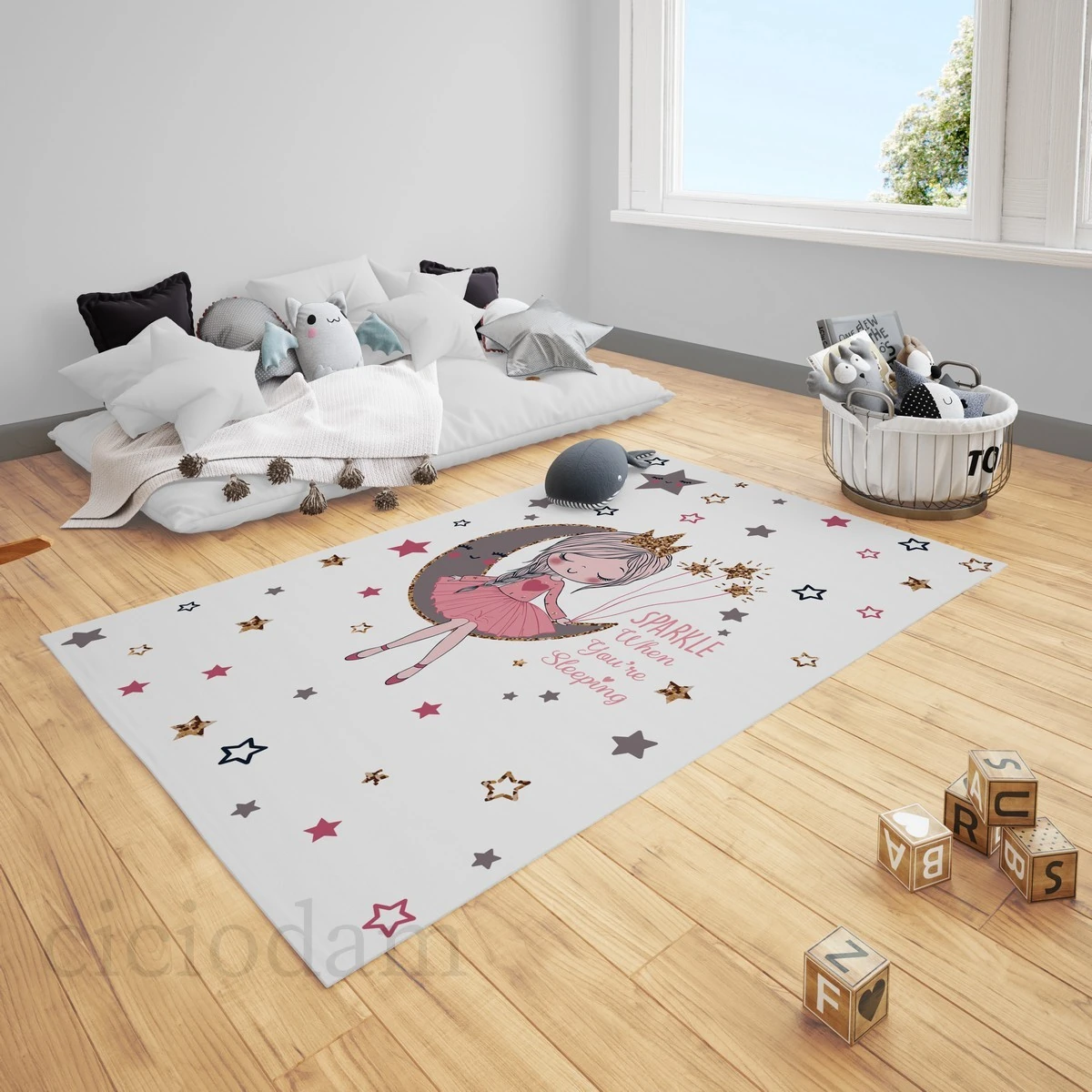 Beyaz Ayda Uyuyan Kız Çocuk Halısı