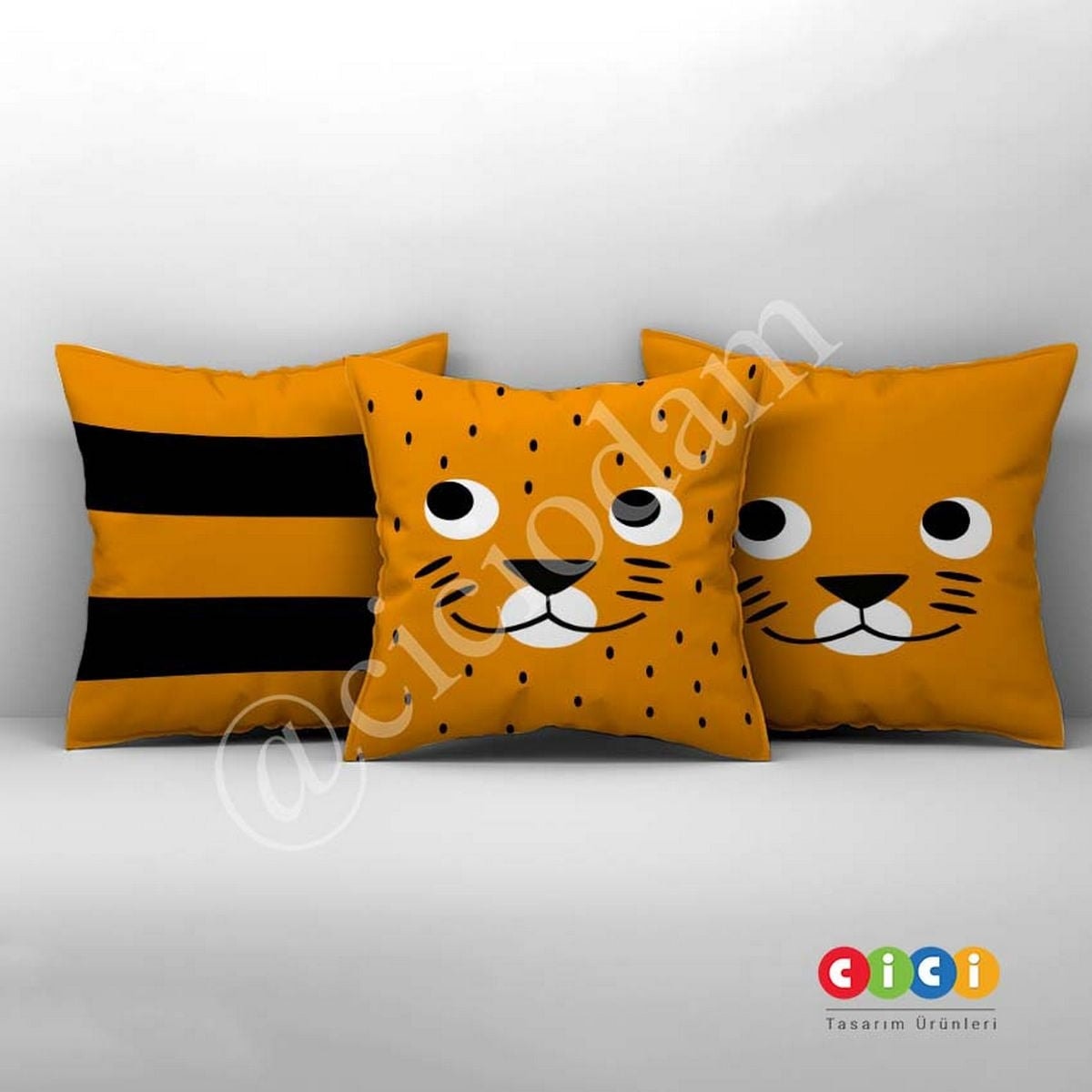 Turuncu Benekli Sevimli Aslan Kırlent Kılıfı