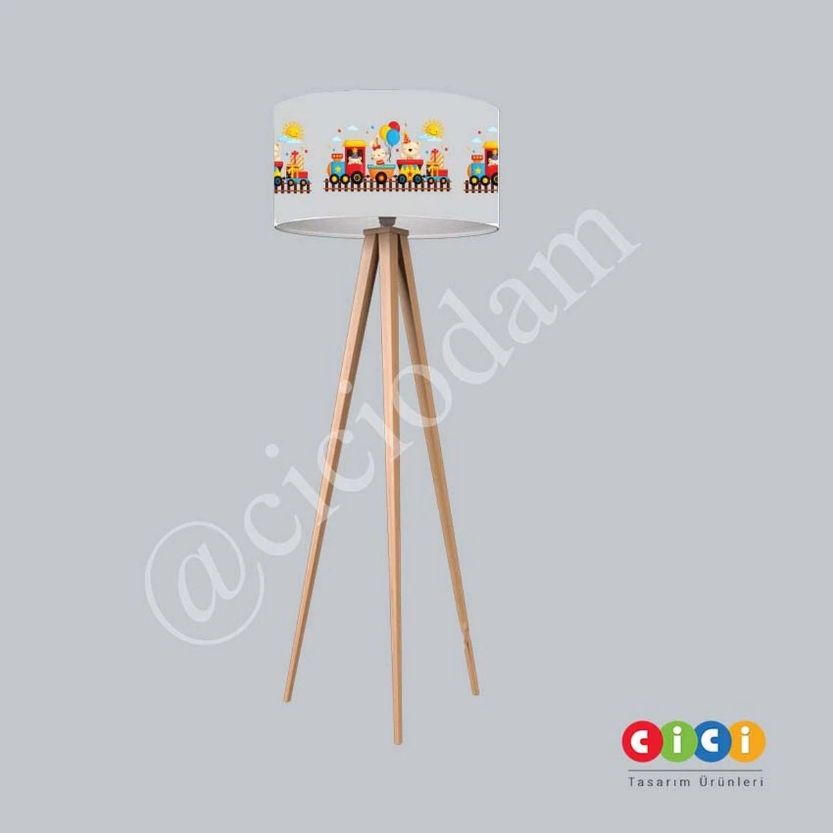 Trende Sevimli Hayvanlar Balonlar ve Güneş Lambader