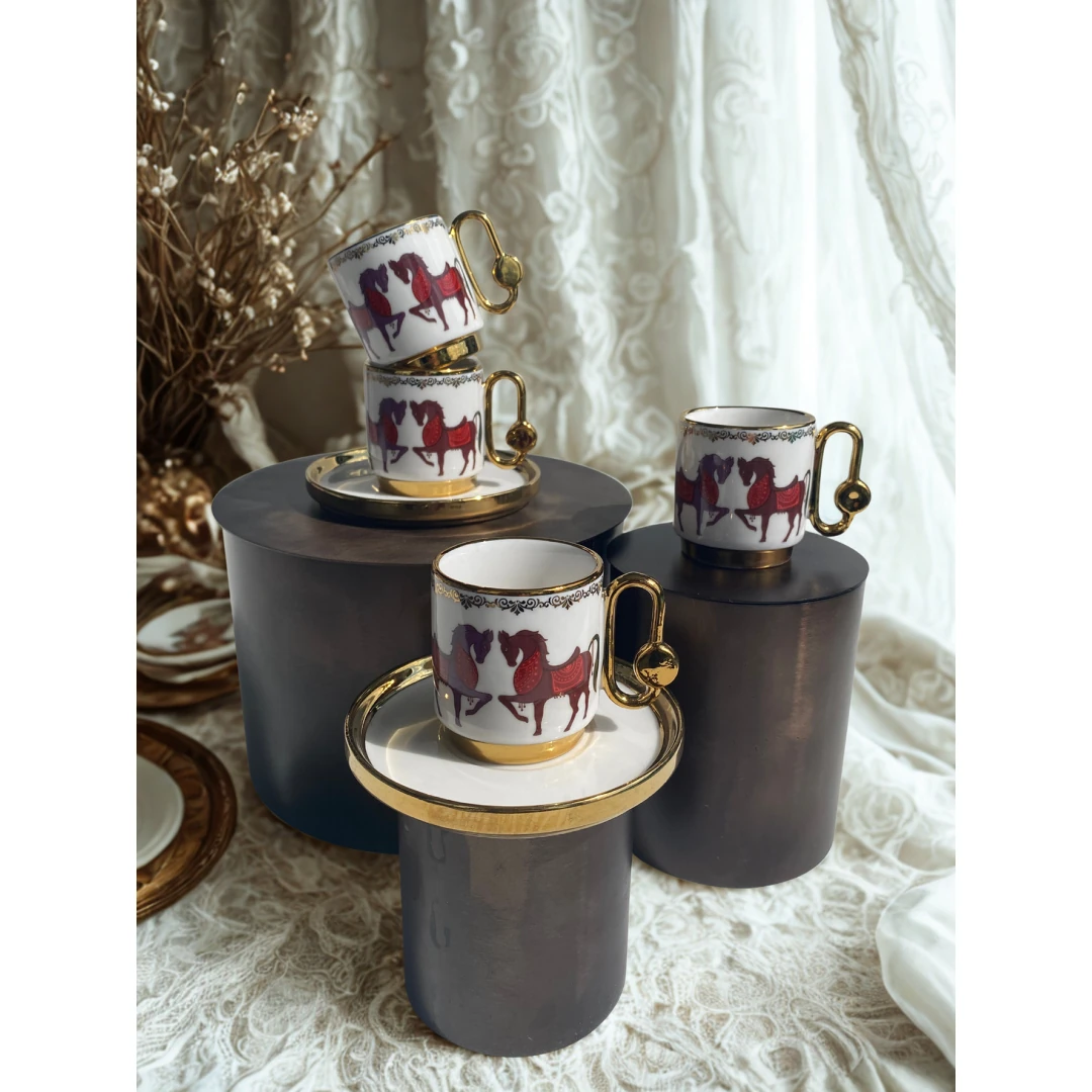 6 Kişilik Çift At Figürlü Porselen Kahve Fincan Takımı - Beyaz ve Altın Detaylı Şık Set