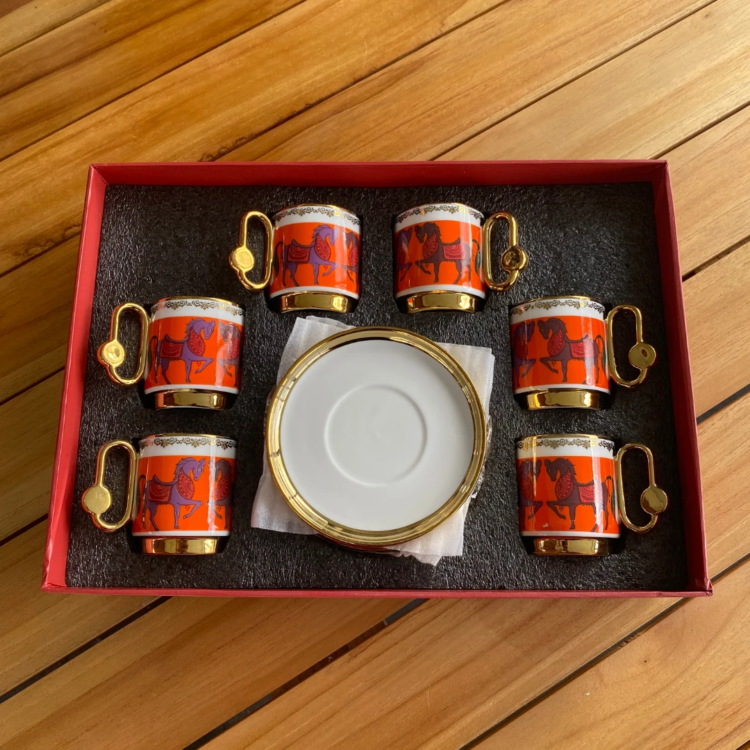 6 Kişilik Modern Çift At Desenli Turuncu Porselen Kahve Fincan Takımı - Altın Detaylı Şık Sunum Set