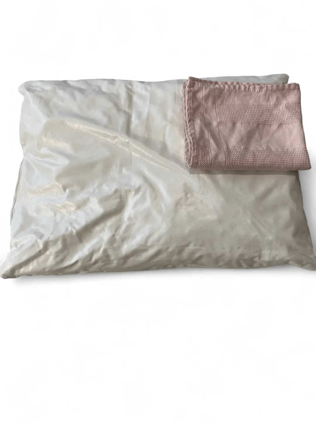 Kılıf, çamaşır makinesine yerleştiriliyor