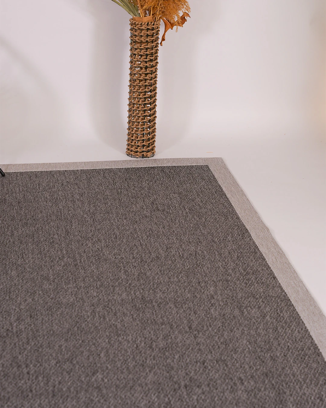 Arzen Sisal Serisi Koyu Beyaz Bordür Antrasit Tasarım Sisal Halı -619Ant