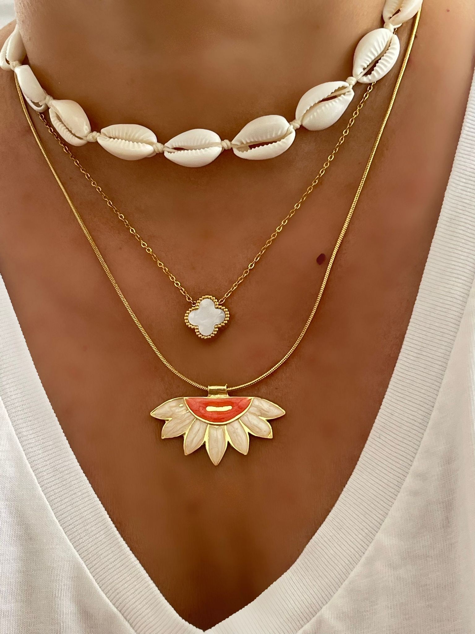 Çiçek Model Kolye