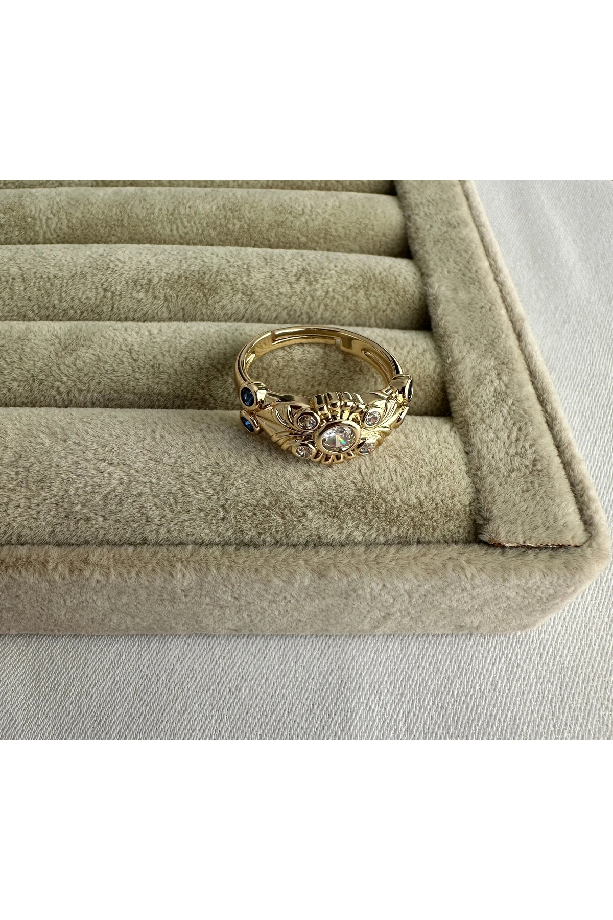 Lacivert Taşlı Çiçek Yüzük