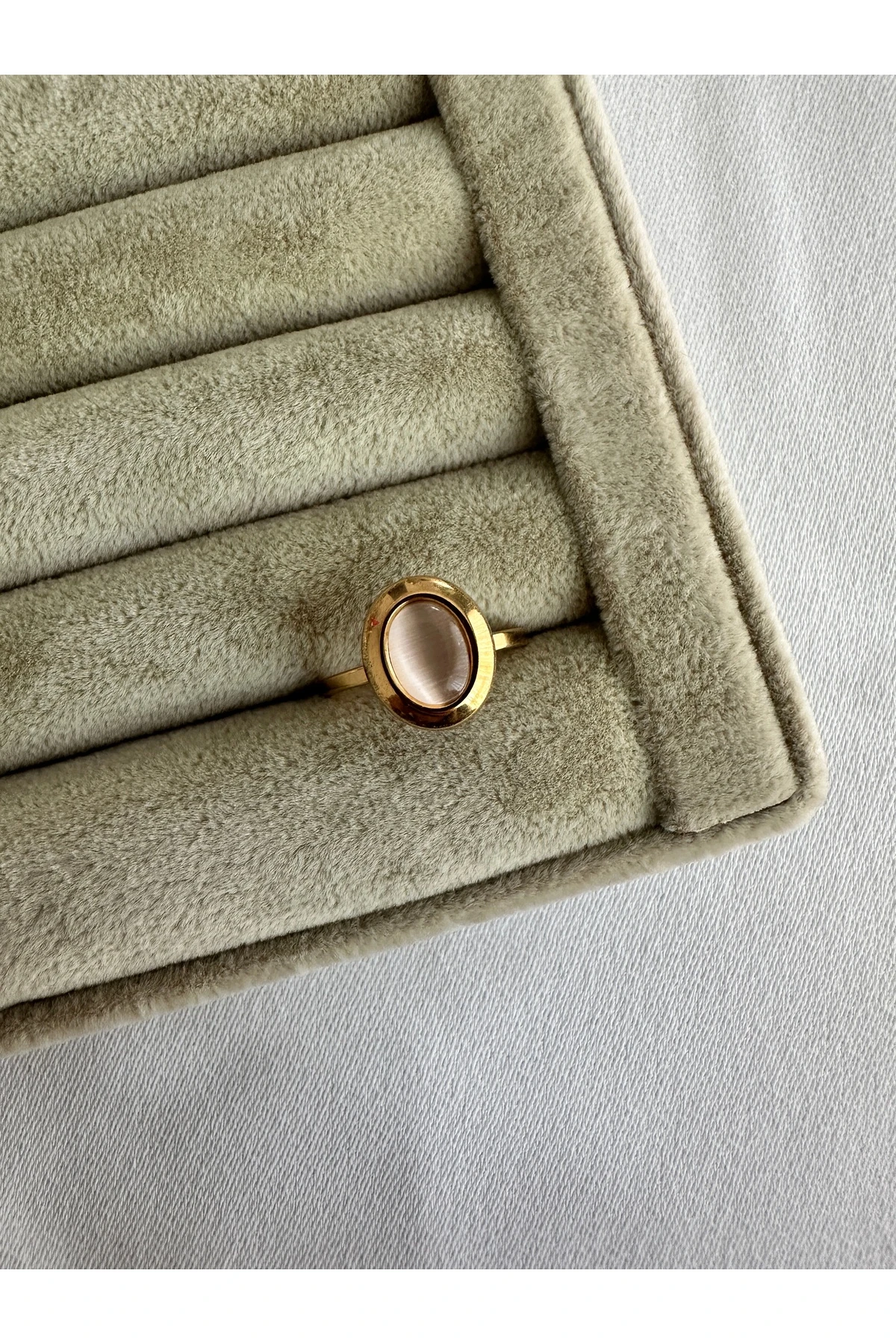 Gold Oval Sedefli Çelik Yüzük