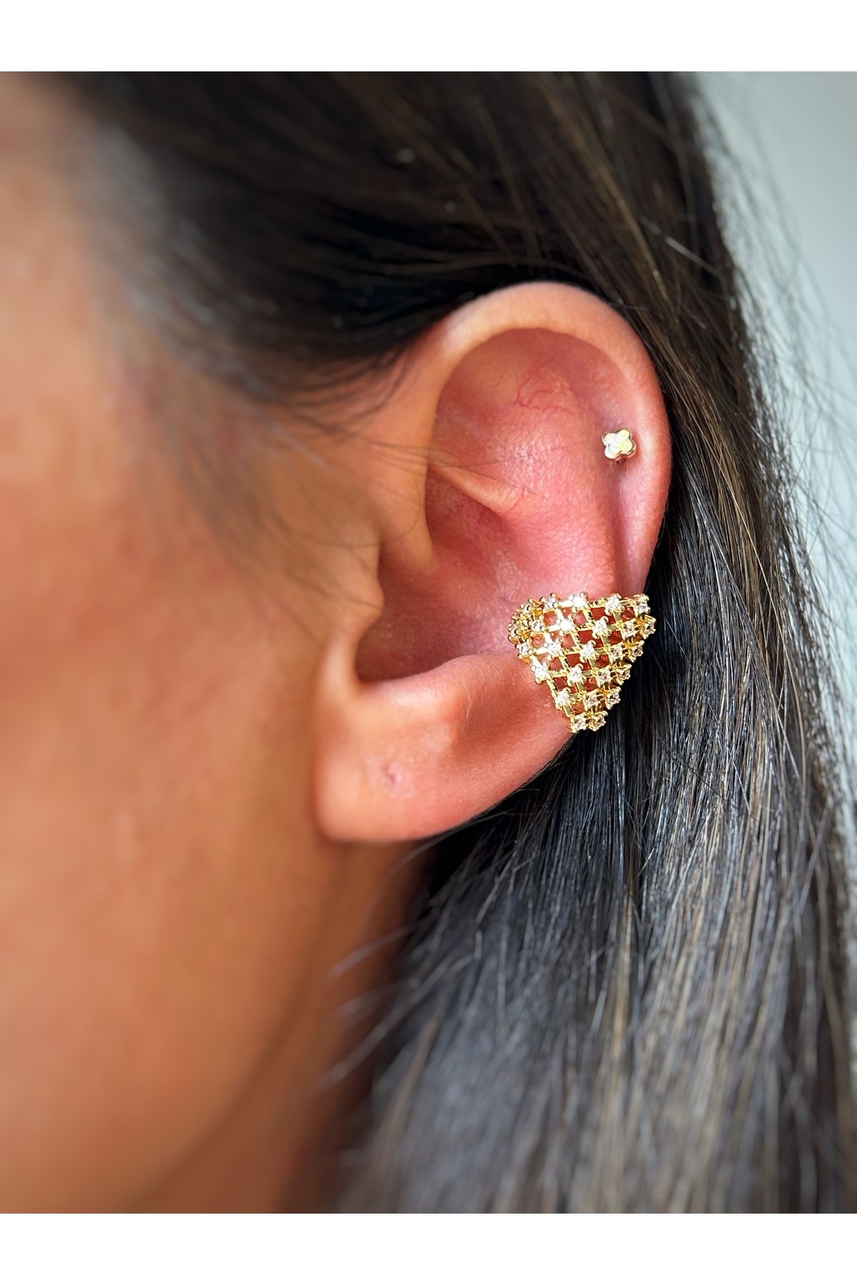 Gold Taşlı Petek Kıkırdak Küpe Earcuff