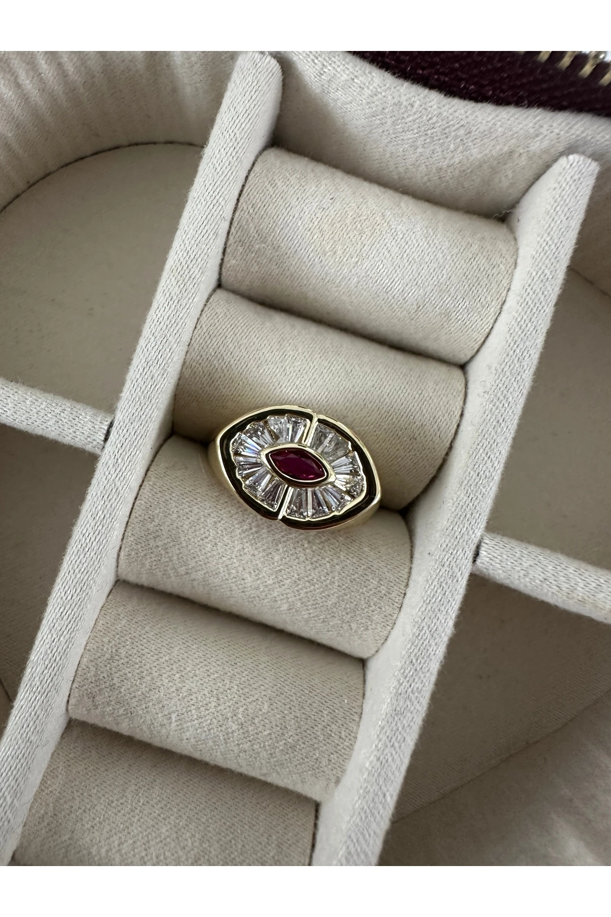 Baget Taşlı Fuşya Göz Yüzük