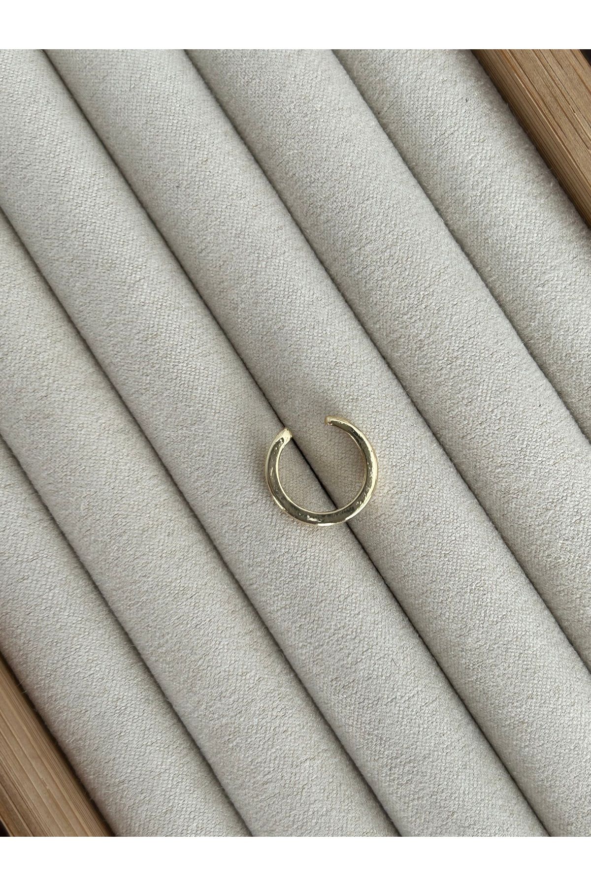 Gold İnce Baget Taşlı Kıkırdak Küpe Earcuff