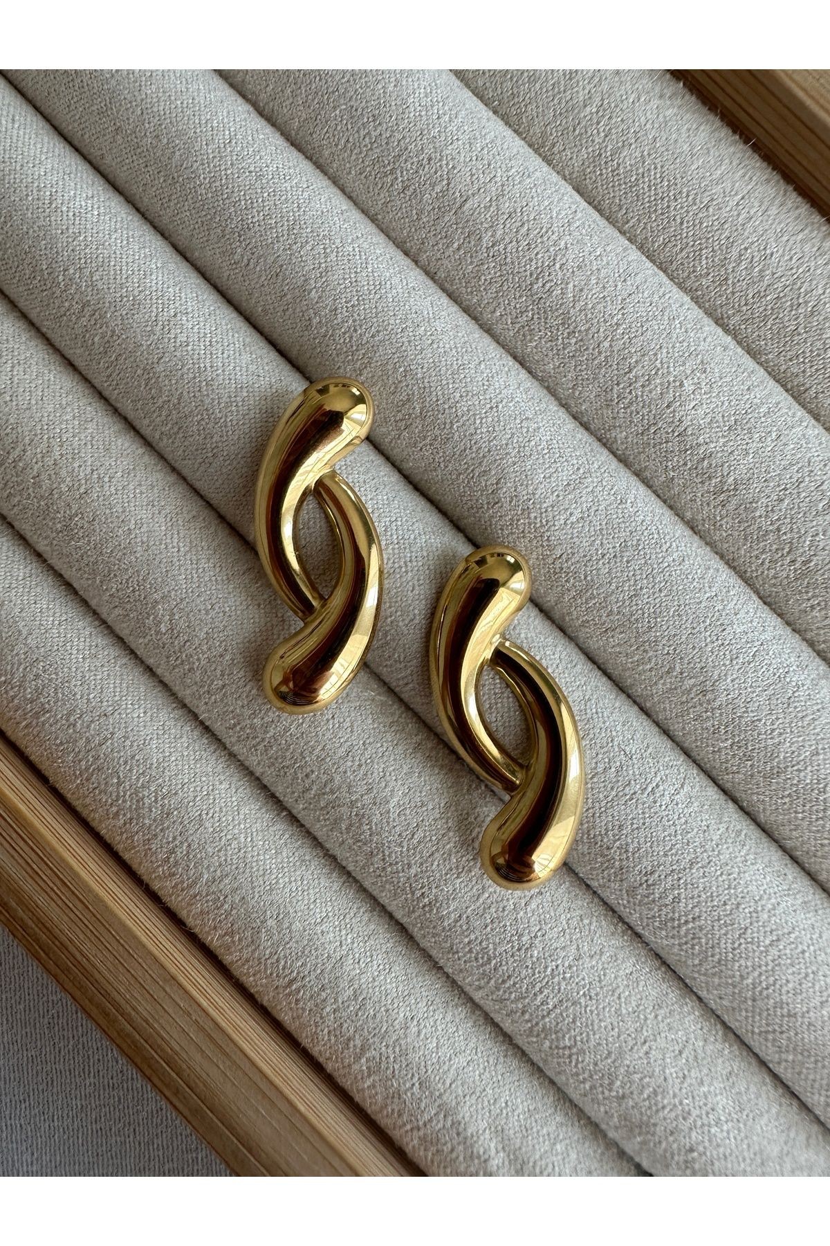 Gold Çelik Kararmaz Sarmal Küpe
