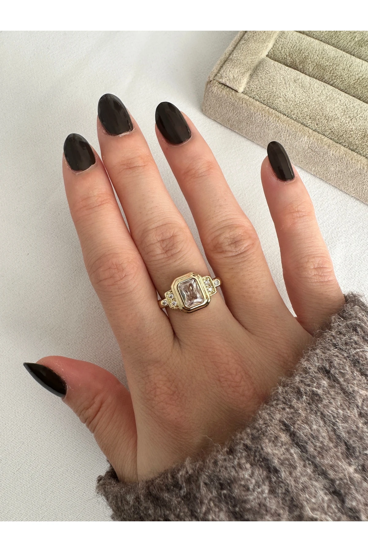 Köşeli Taş Yüzük